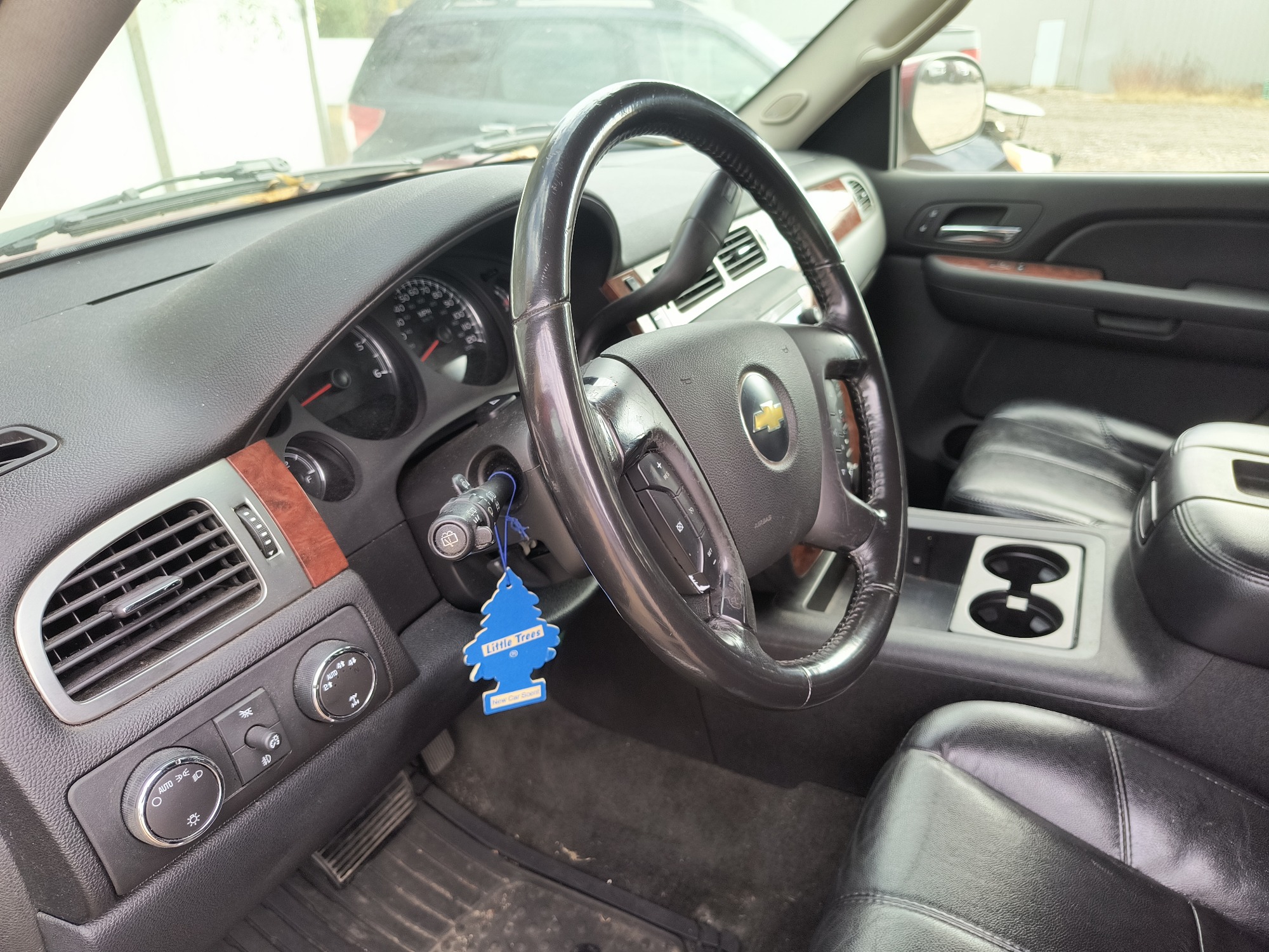 2007 chevrolet suburban lt1-1500-4wd with 240849 miles for sale near Elk River, Minnesota 106670_37_left_of_steering_wheel.jpg