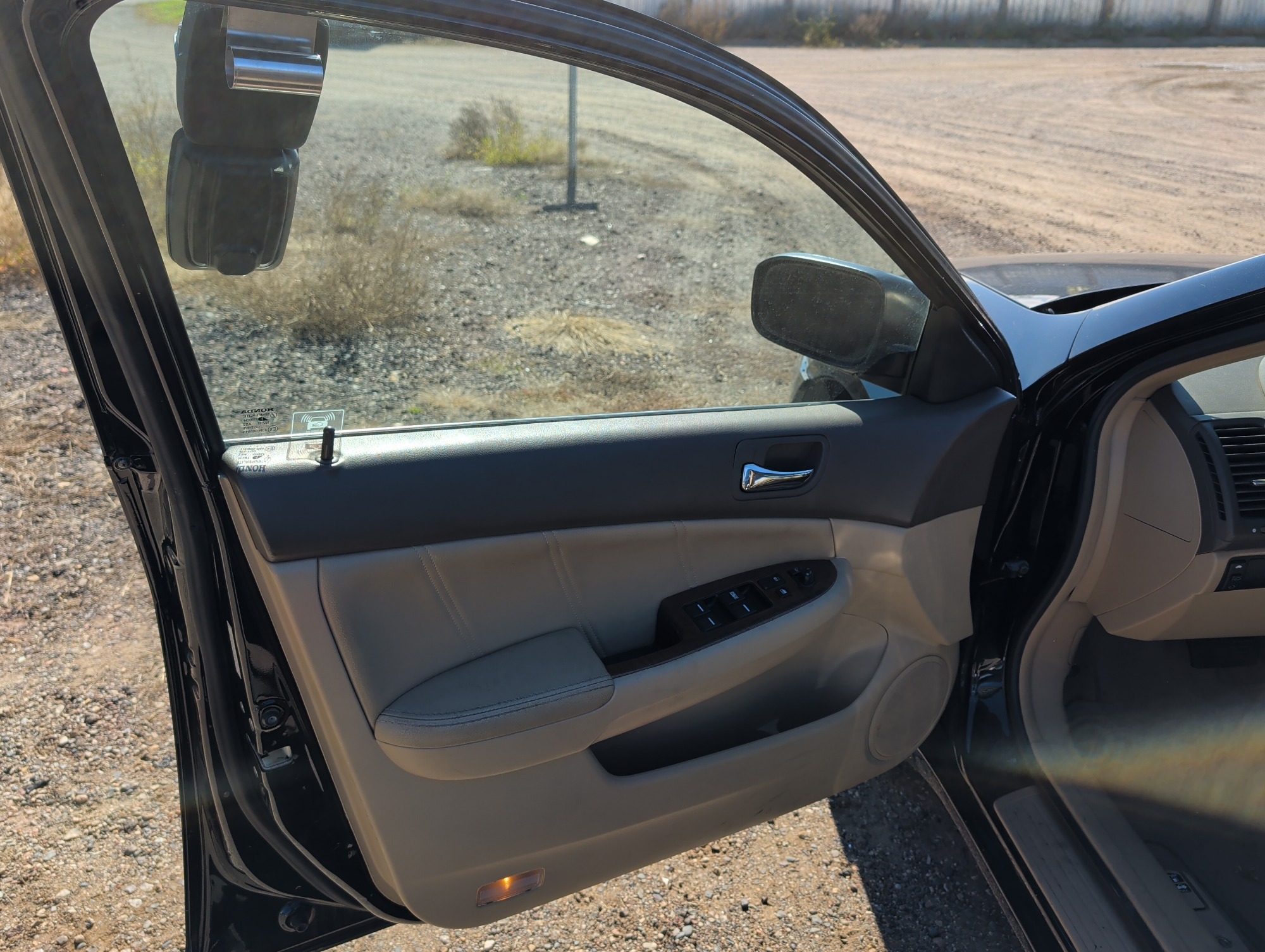 2007 honda accord ex-l-sedan-at with 171912 miles for sale near Elk River, Minnesota 106671_23_driver_door_panel.jpg