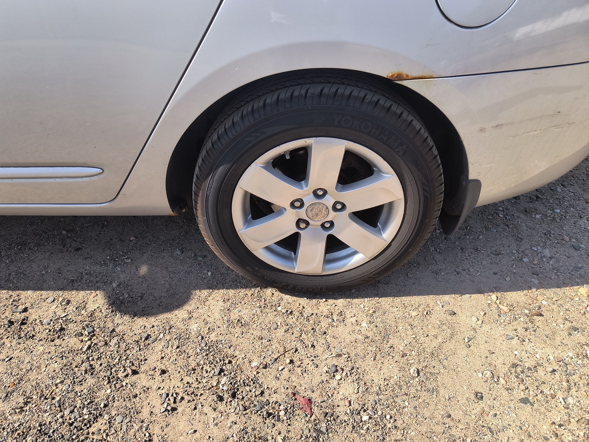 2008 kia rondo base with 108222 miles for sale near Elk River, Minnesota 106672_13_rear_drv_wheel.jpg