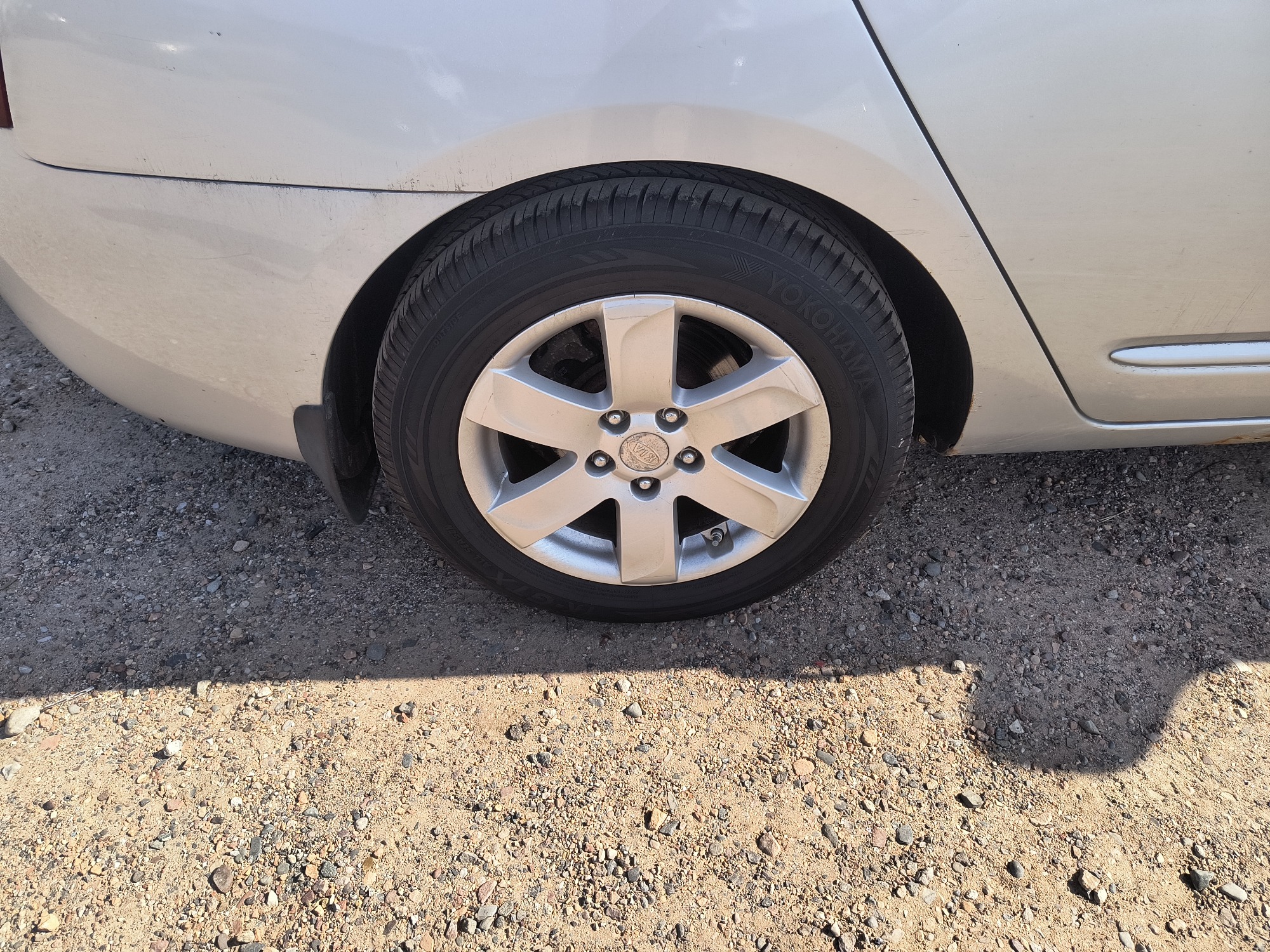 2008 kia rondo base with 108222 miles for sale near Elk River, Minnesota 106672_14_rear_pass_wheel.jpg