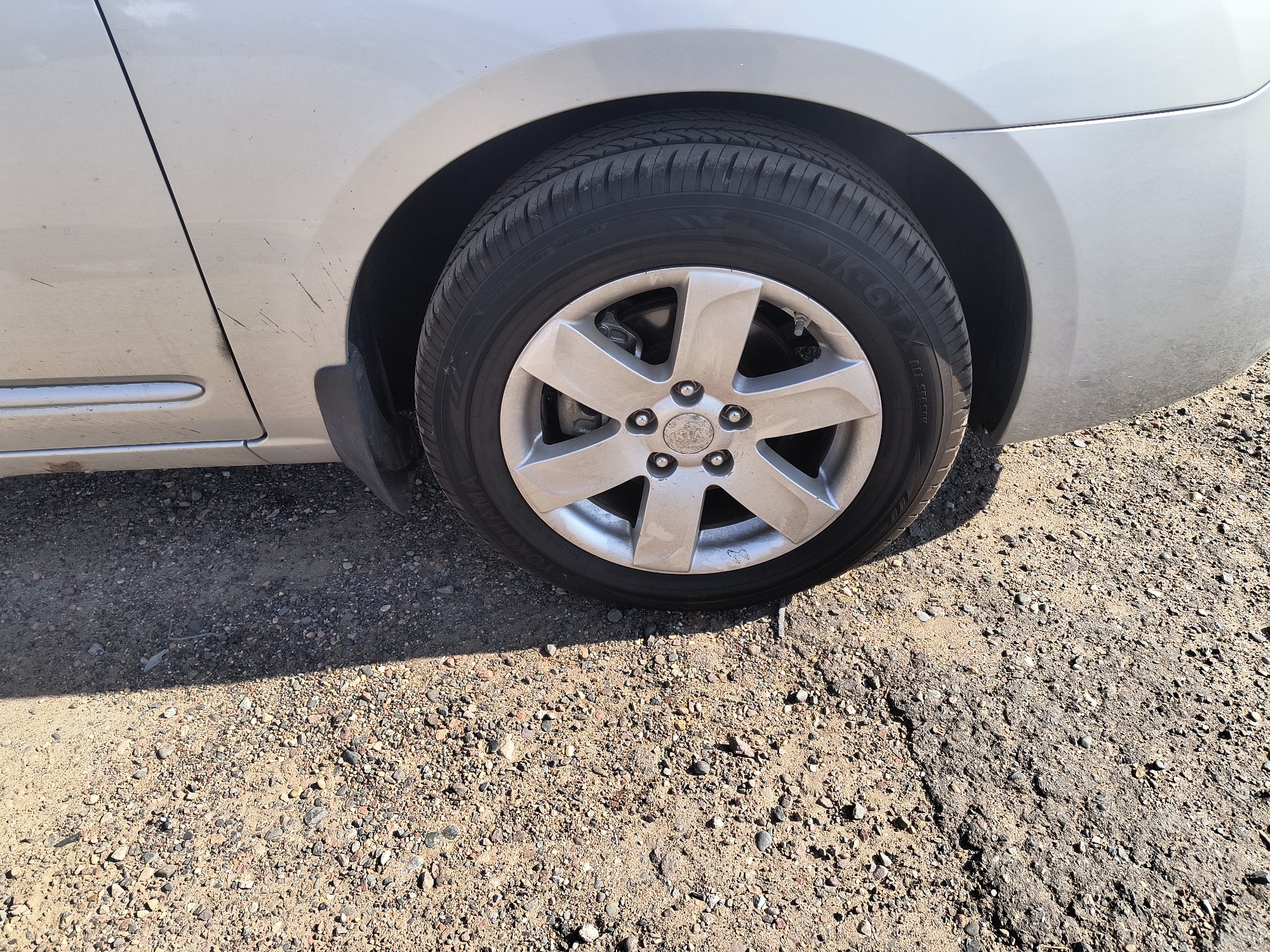 2008 kia rondo base with 108222 miles for sale near Elk River, Minnesota 106672_15_front_pass_wheel.jpg