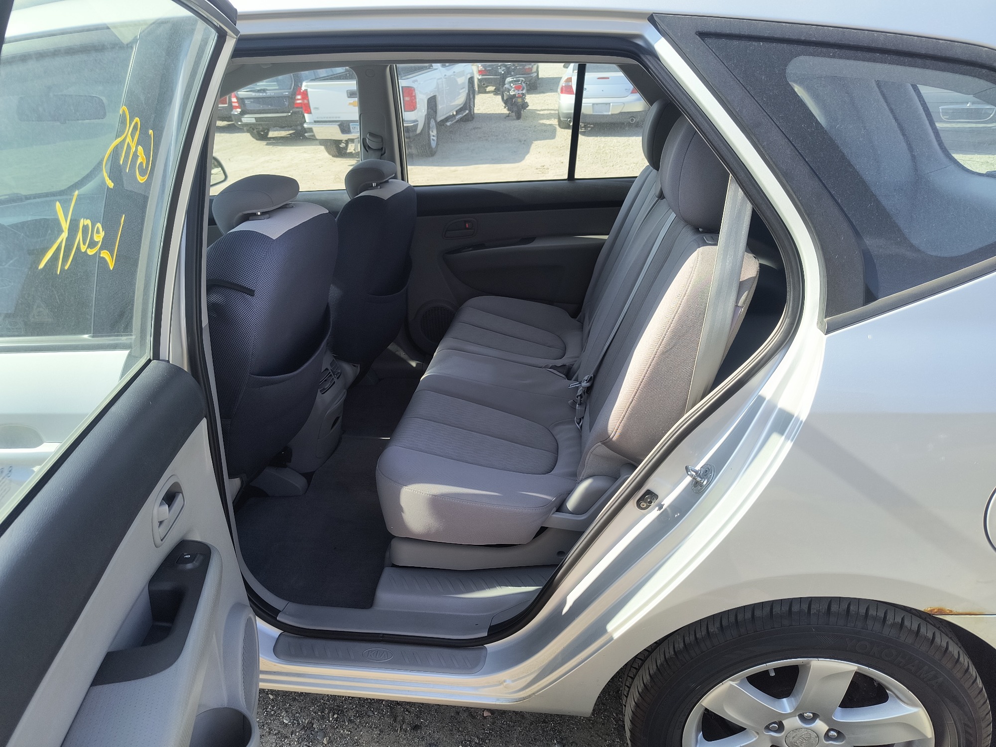 2008 kia rondo base with 108222 miles for sale near Elk River, Minnesota 106672_24_drv_rear_seat.jpg