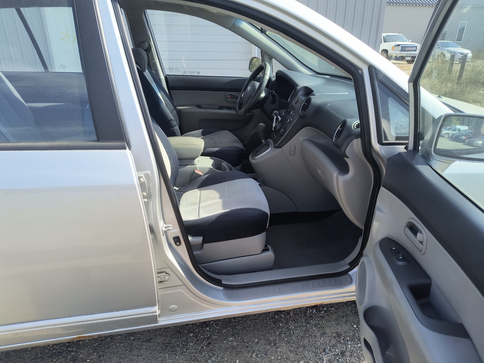 2008 kia rondo base with 108222 miles for sale near Elk River, Minnesota 106672_31_passenger_seat.jpg