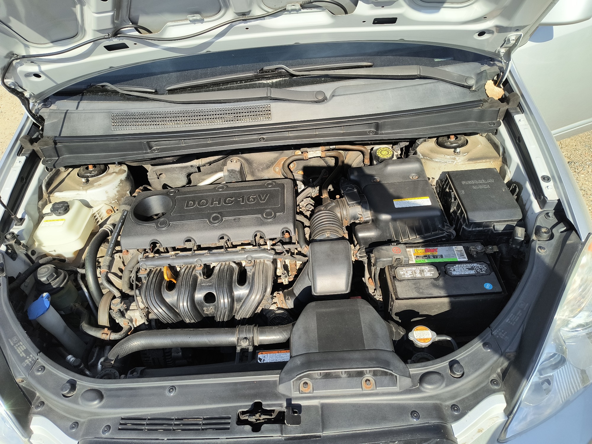 2008 kia rondo base with 108222 miles for sale near Elk River, Minnesota 106672_49_engine_bay.jpg