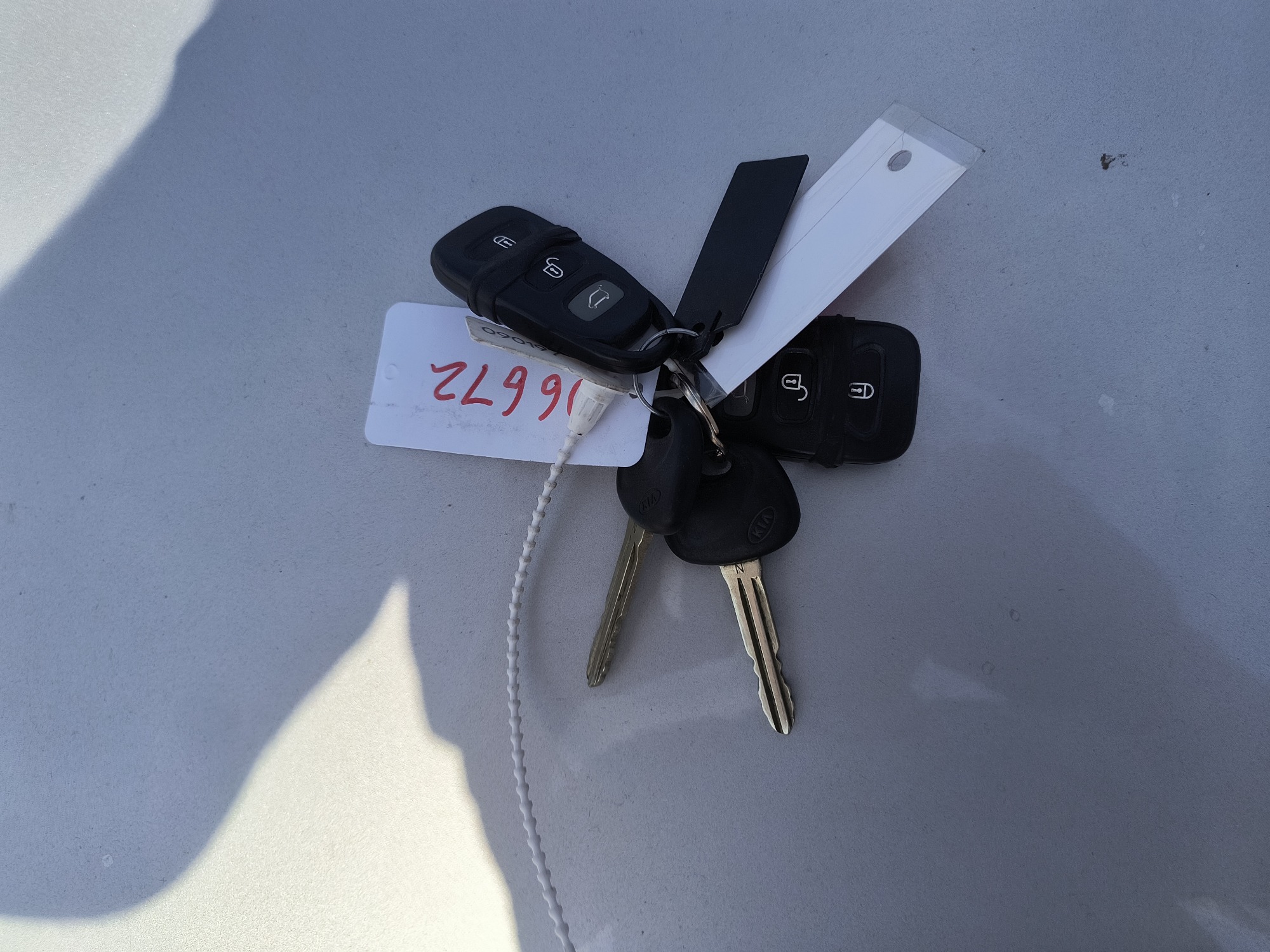 2008 kia rondo base with 108222 miles for sale near Elk River, Minnesota 106672_51_keys.jpg