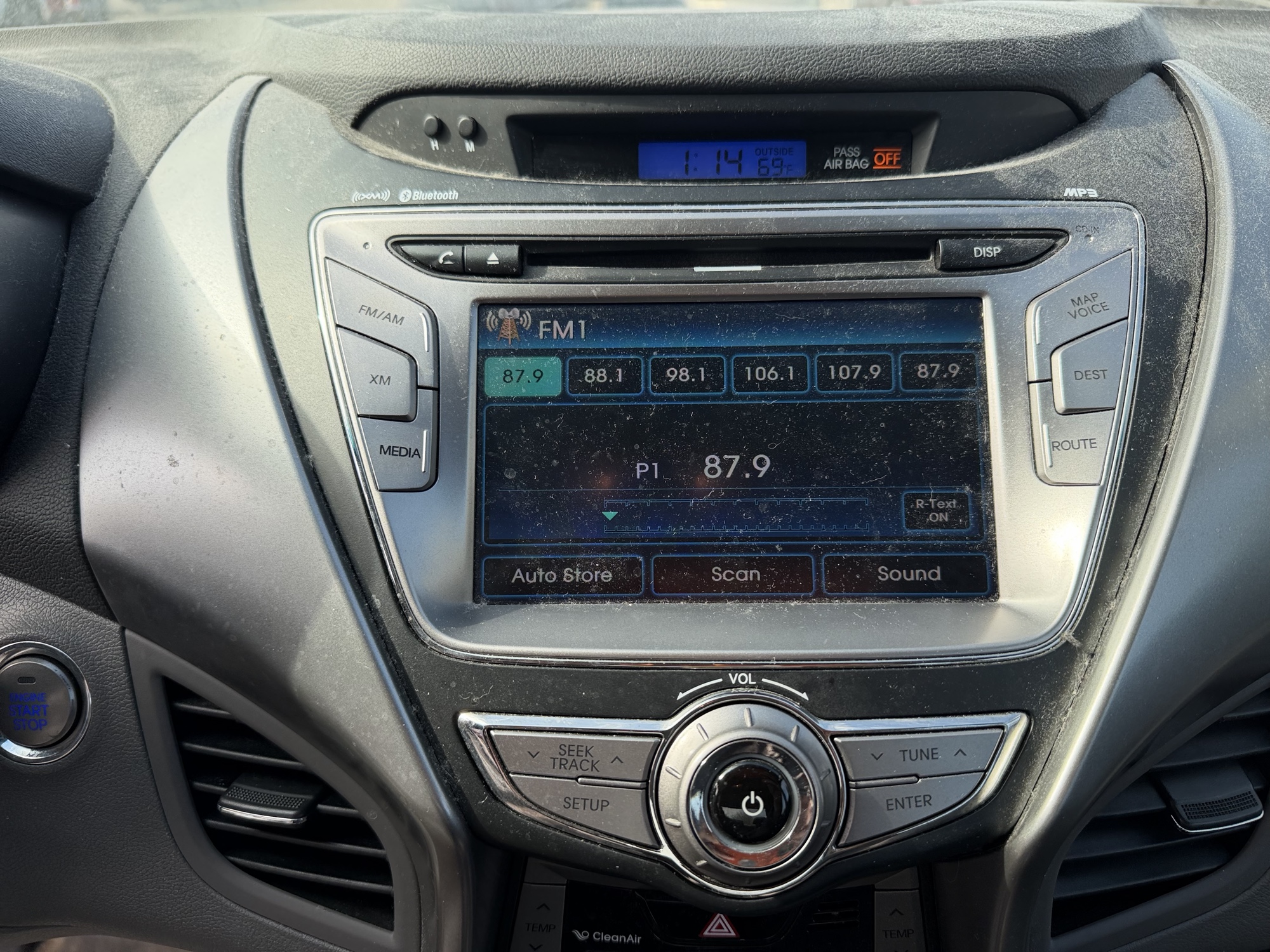2013 hyundai elantra limited with 114604 miles for sale near Elk River, Minnesota 106674_39_radio_closeup.jpg