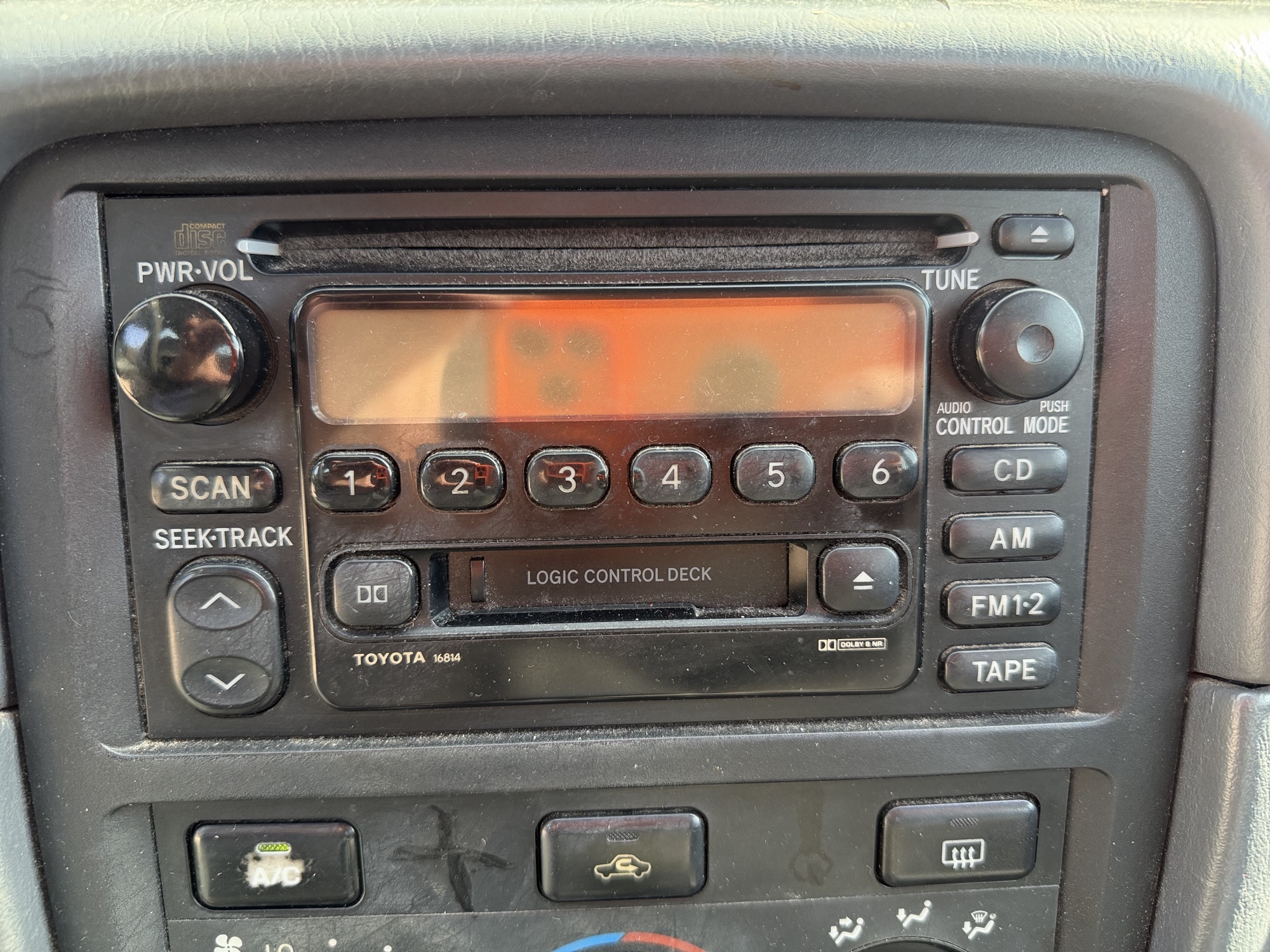 2000 toyota camry ce with 130717 miles for sale near Elk River, Minnesota 106676_39_radio_closeup.jpg