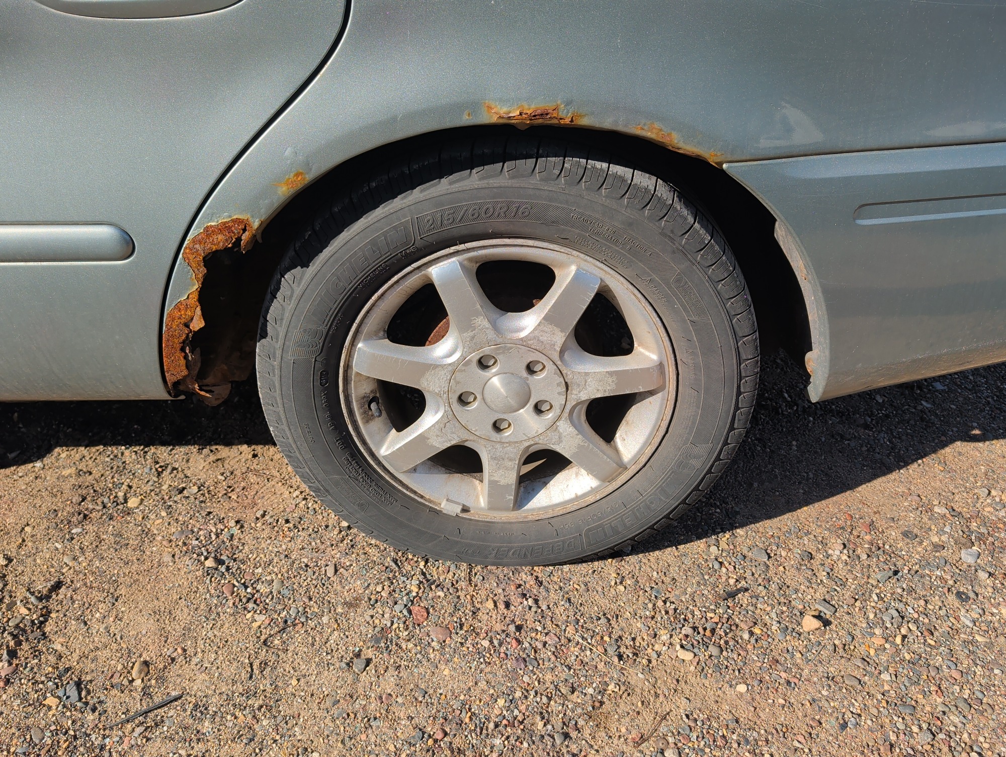 2006 ford taurus sel with 151678 miles for sale near Elk River, Minnesota 106677_13_rear_drv_wheel.jpg
