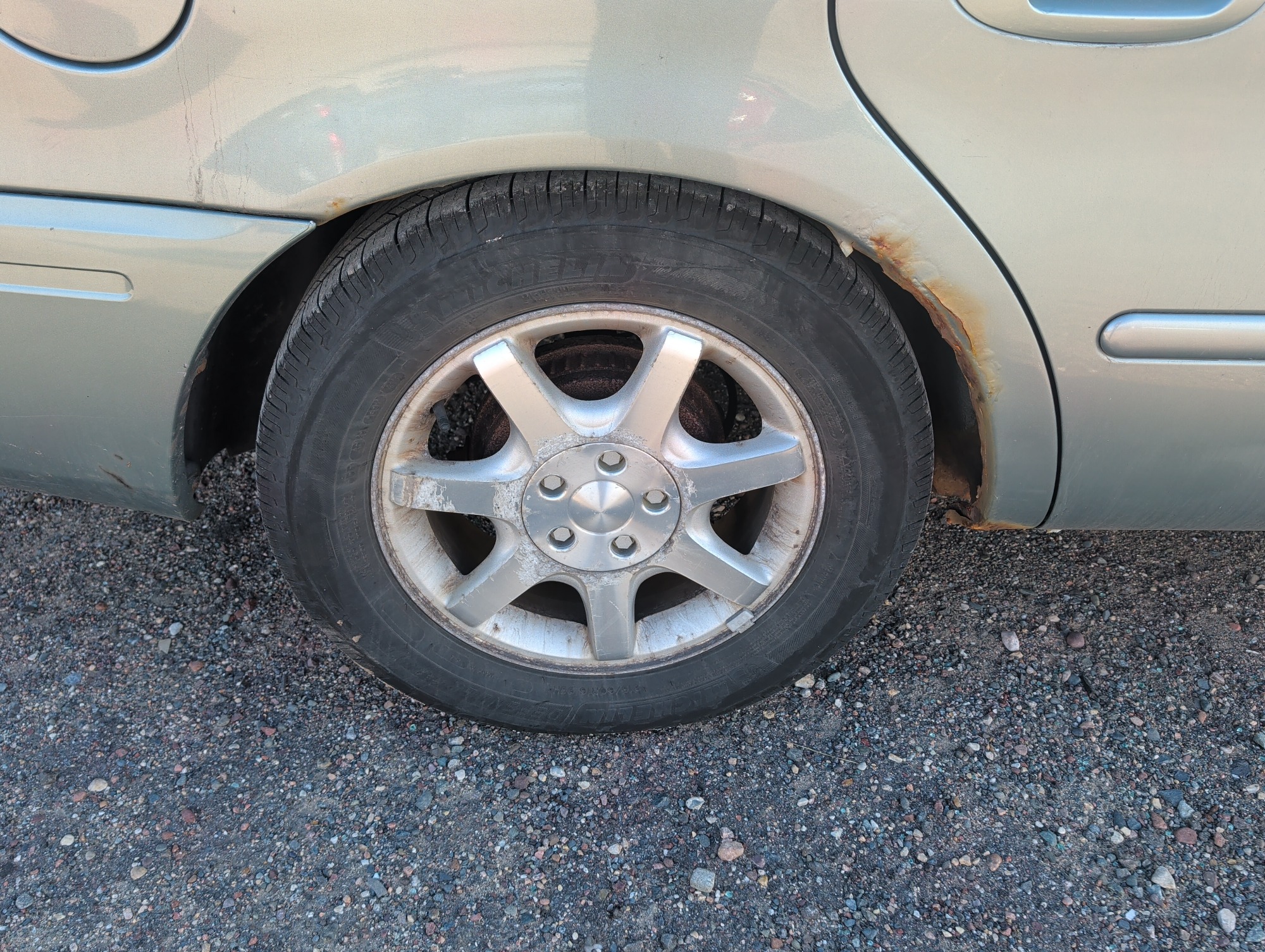 2006 ford taurus sel with 151678 miles for sale near Elk River, Minnesota 106677_14_rear_pass_wheel.jpg