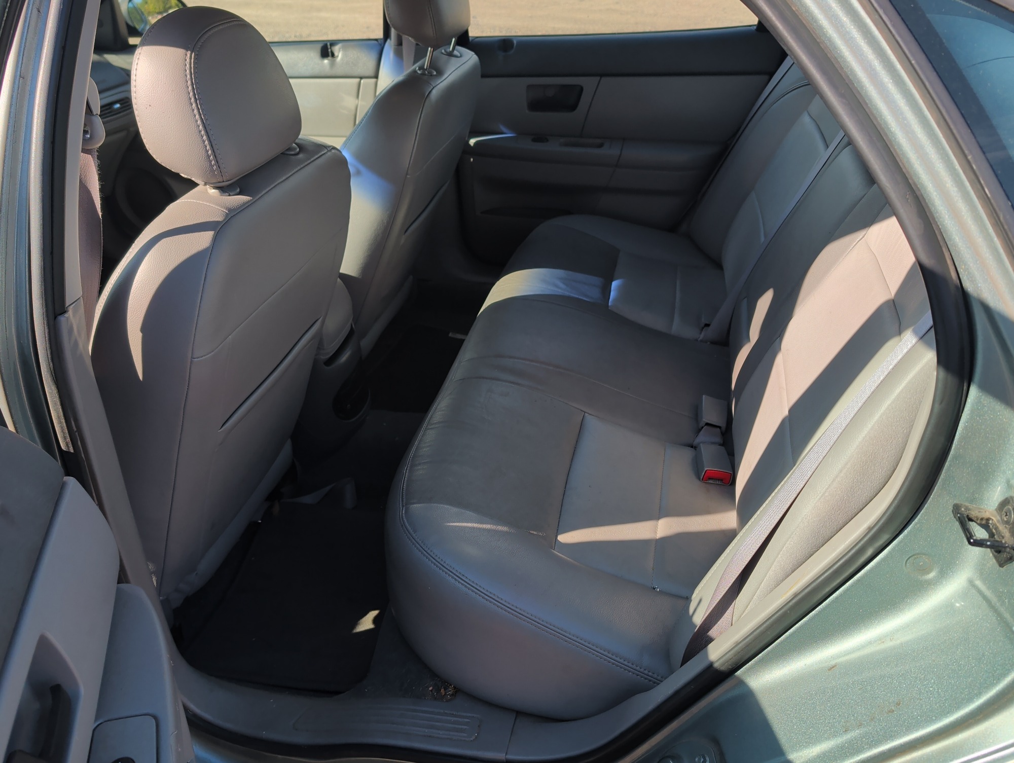 2006 ford taurus sel with 151678 miles for sale near Elk River, Minnesota 106677_24_drv_rear_seat.jpg
