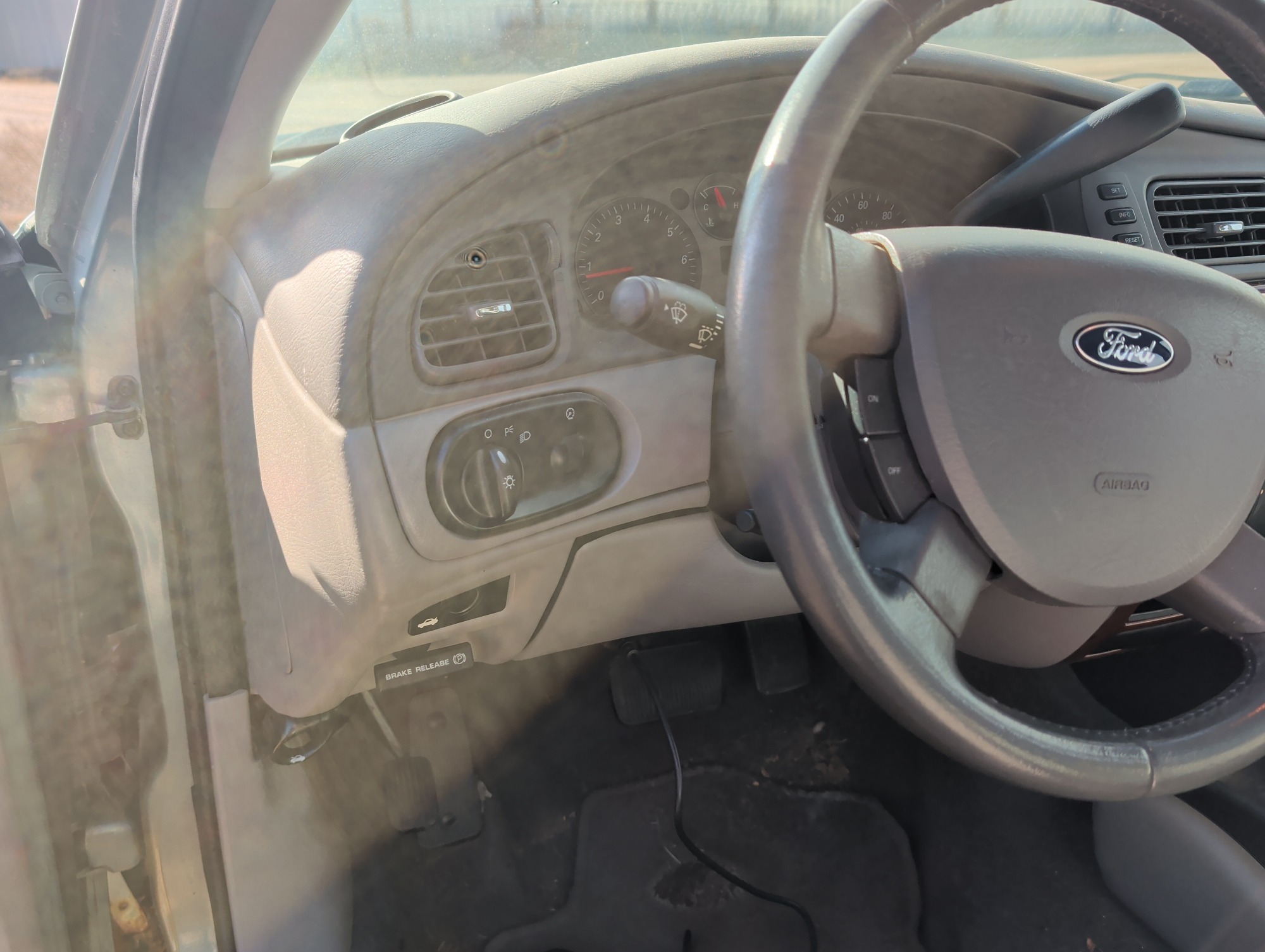 2006 ford taurus sel with 151678 miles for sale near Elk River, Minnesota 106677_37_left_of_steering_wheel.jpg