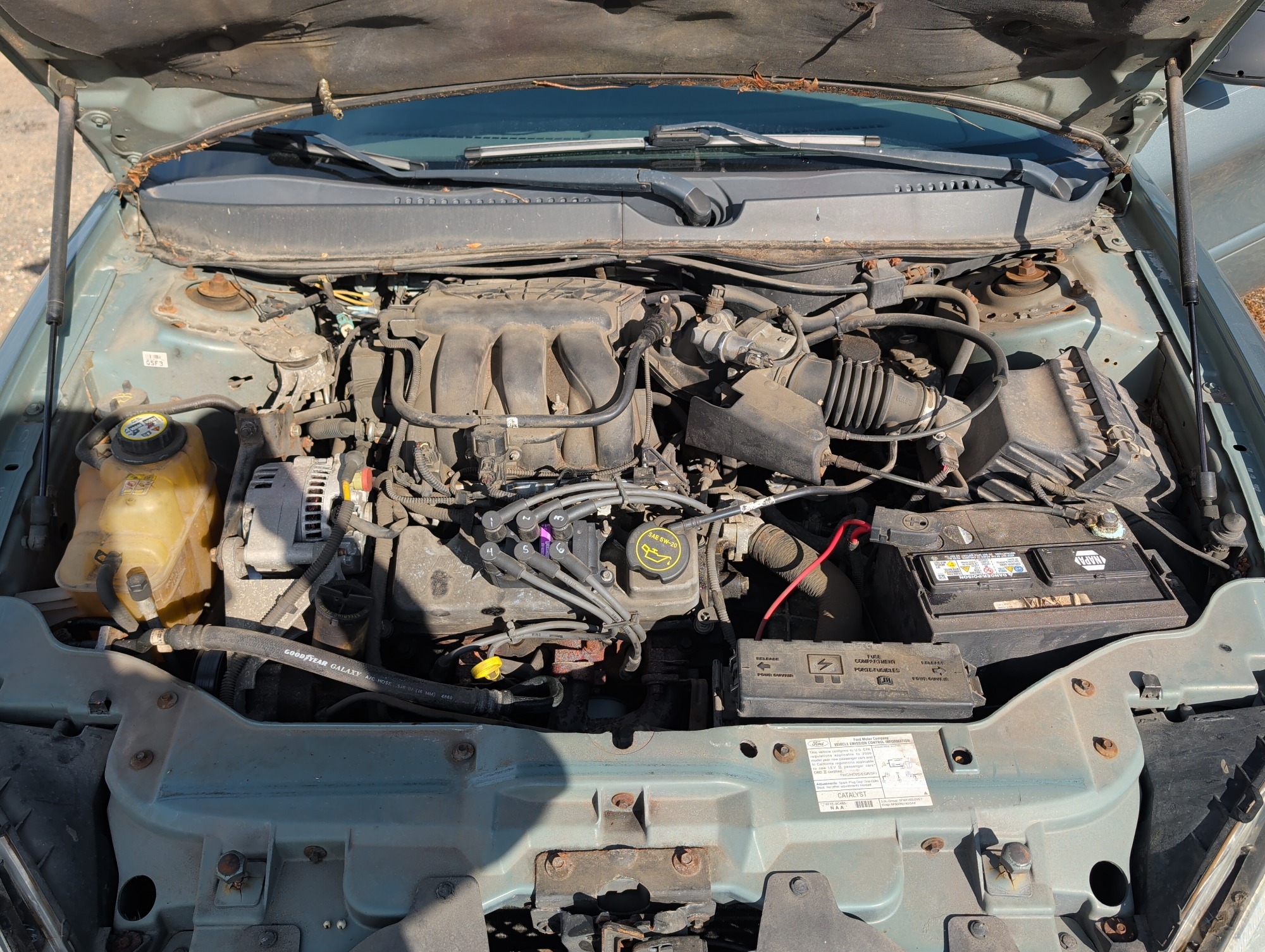 2006 ford taurus sel with 151678 miles for sale near Elk River, Minnesota 106677_49_engine_bay.jpg