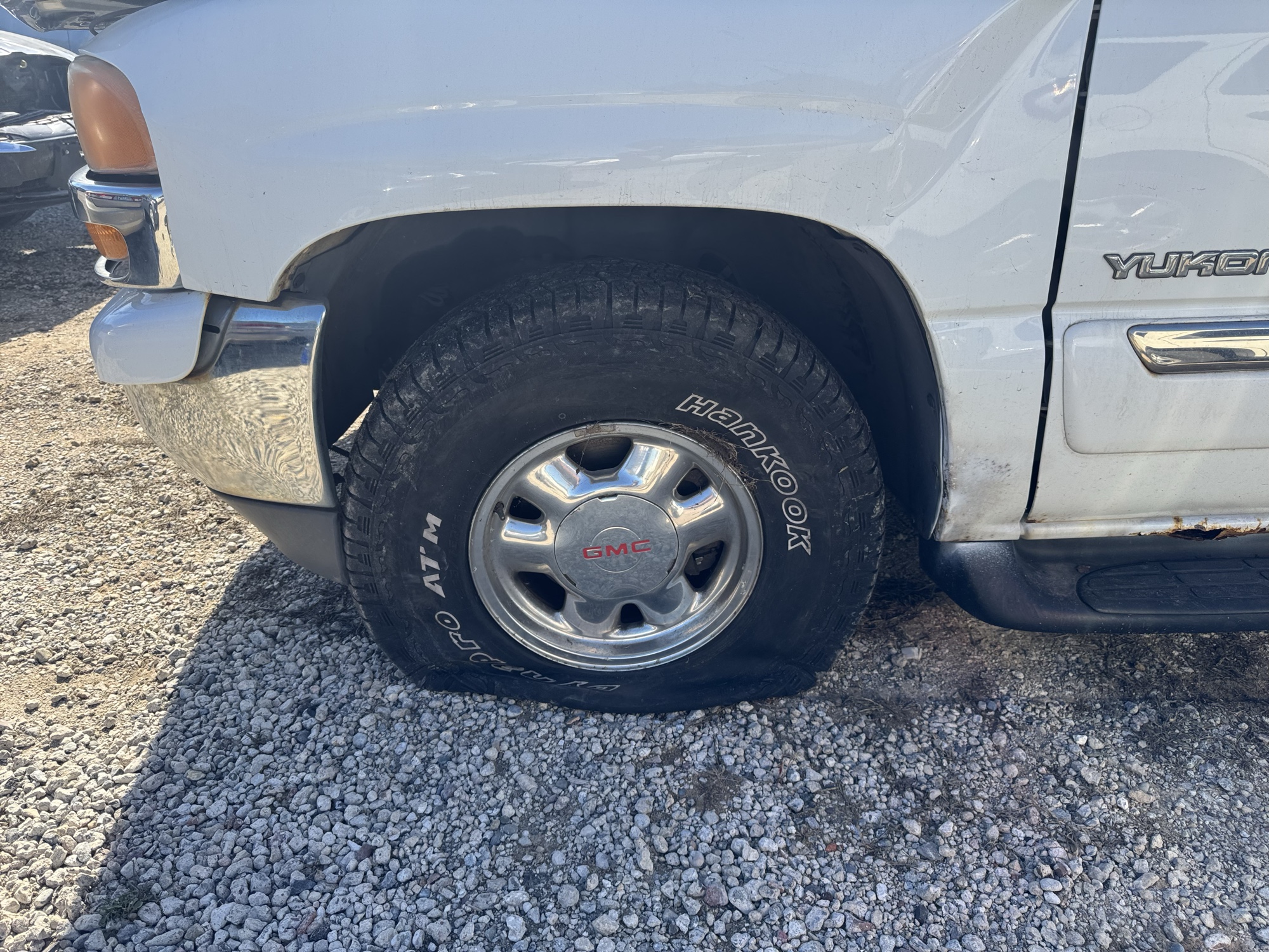 2002 gmc yukon 4wd with 268752 miles for sale near Elk River, Minnesota 106679_12_drv_front_wheel.jpg