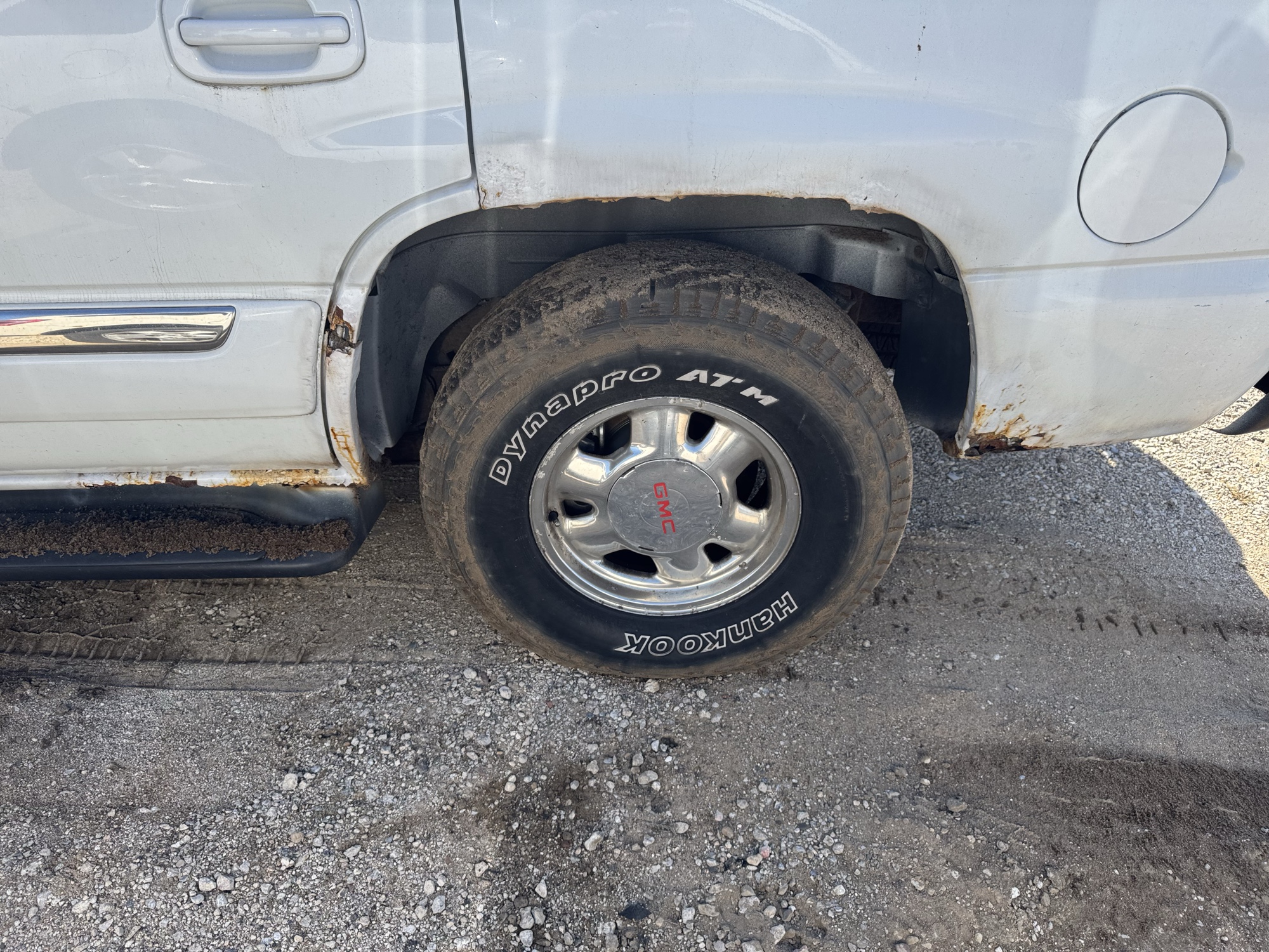2002 gmc yukon 4wd with 268752 miles for sale near Elk River, Minnesota 106679_13_rear_drv_wheel.jpg