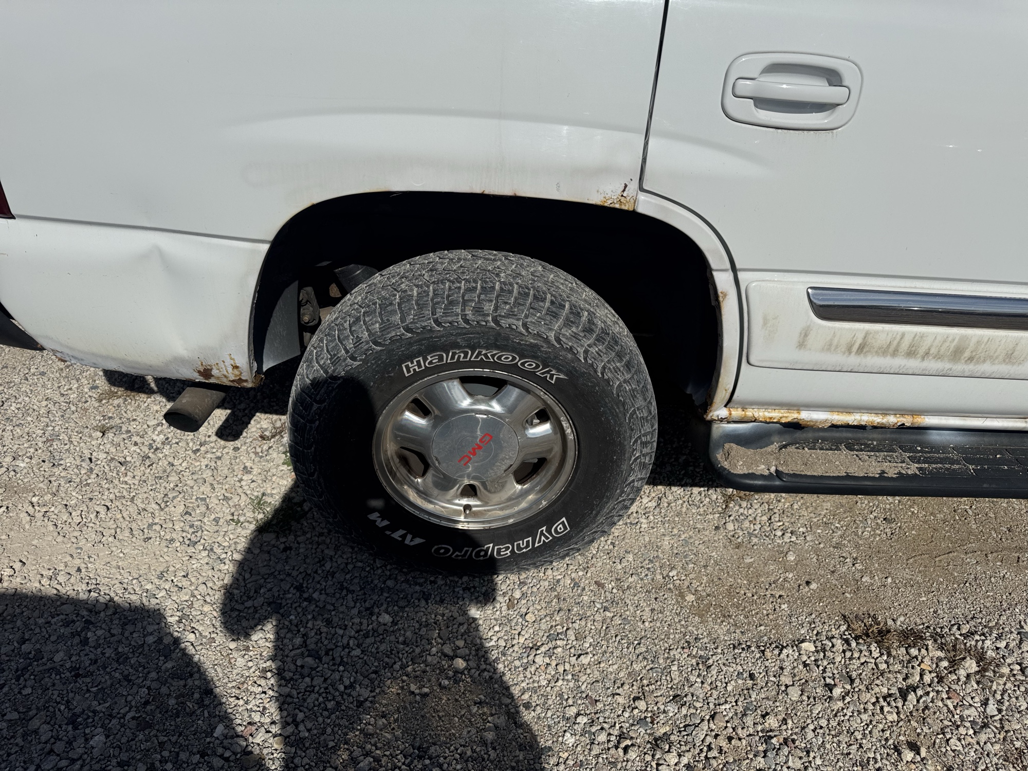 2002 gmc yukon 4wd with 268752 miles for sale near Elk River, Minnesota 106679_14_rear_pass_wheel.jpg