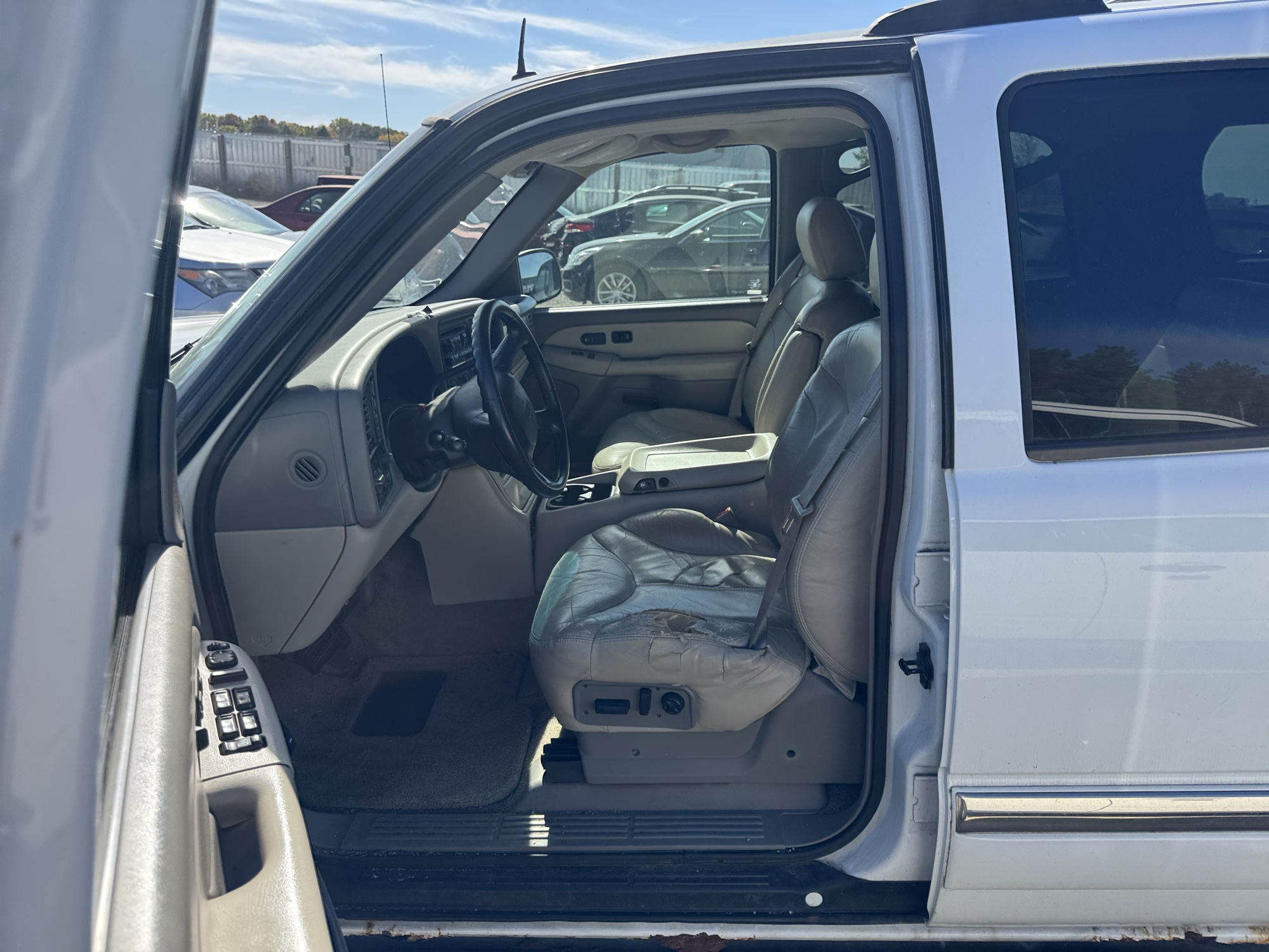 2002 gmc yukon 4wd with 268752 miles for sale near Elk River, Minnesota 106679_22_driver_seat.jpg