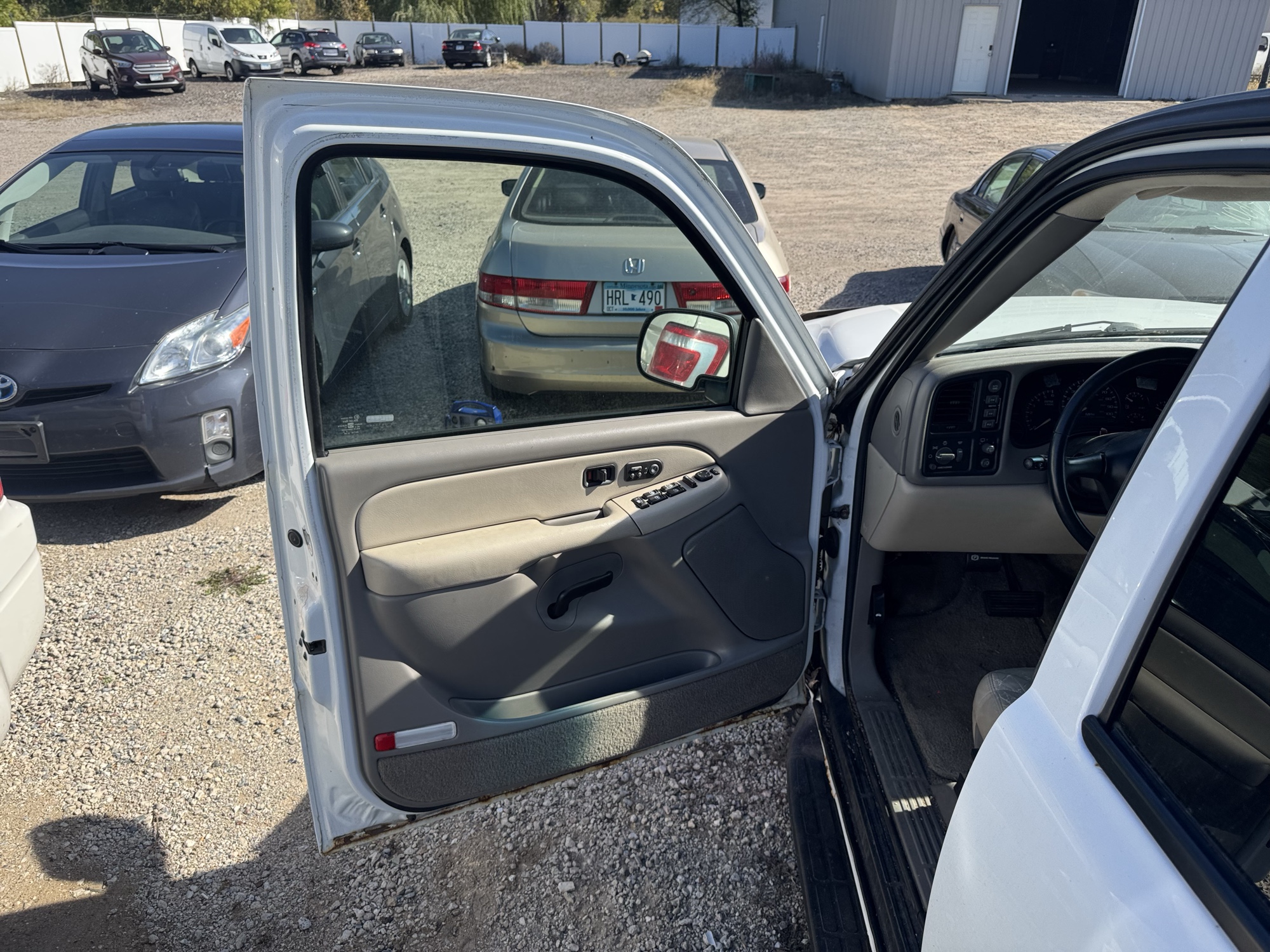 2002 gmc yukon 4wd with 268752 miles for sale near Elk River, Minnesota 106679_23_driver_door_panel.jpg