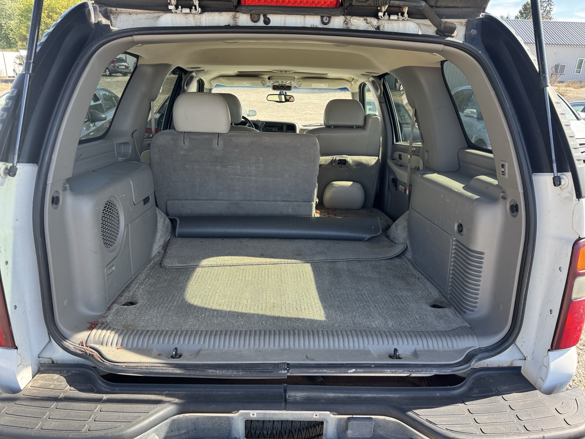 2002 gmc yukon 4wd with 268752 miles for sale near Elk River, Minnesota 106679_26_trunk.jpg