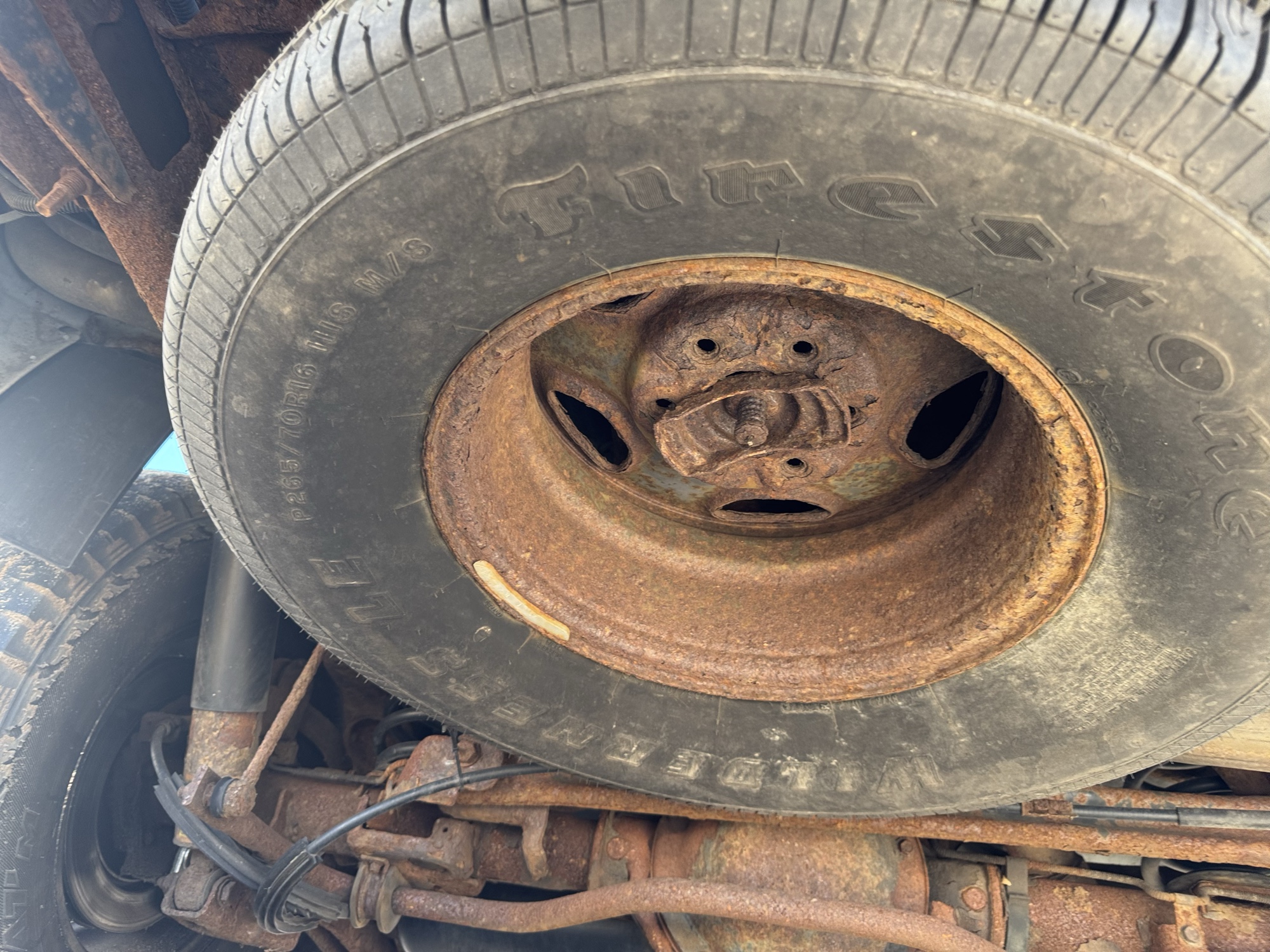 2002 gmc yukon 4wd with 268752 miles for sale near Elk River, Minnesota 106679_27_spare_tire.jpg