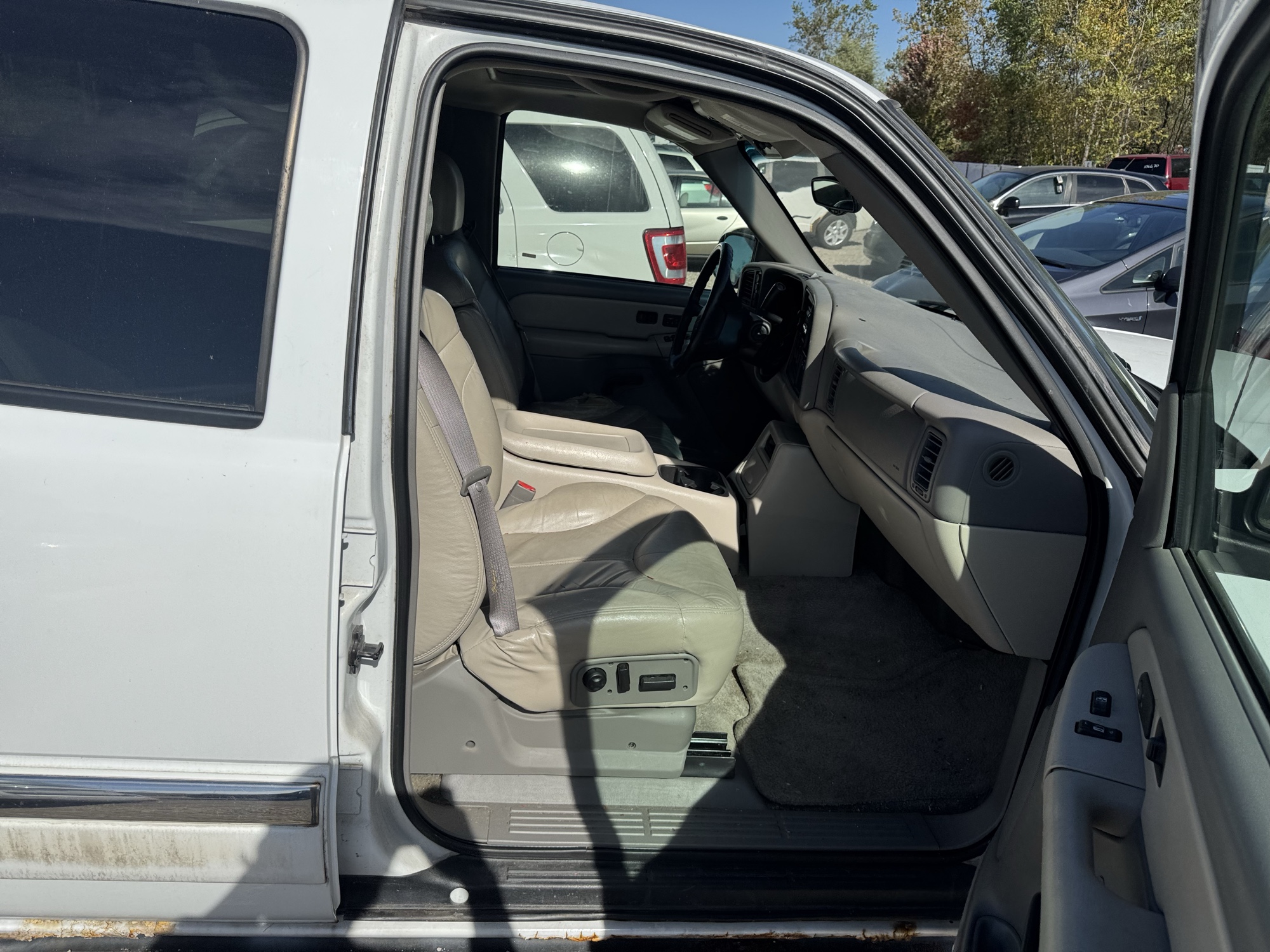 2002 gmc yukon 4wd with 268752 miles for sale near Elk River, Minnesota 106679_31_passenger_seat.jpg