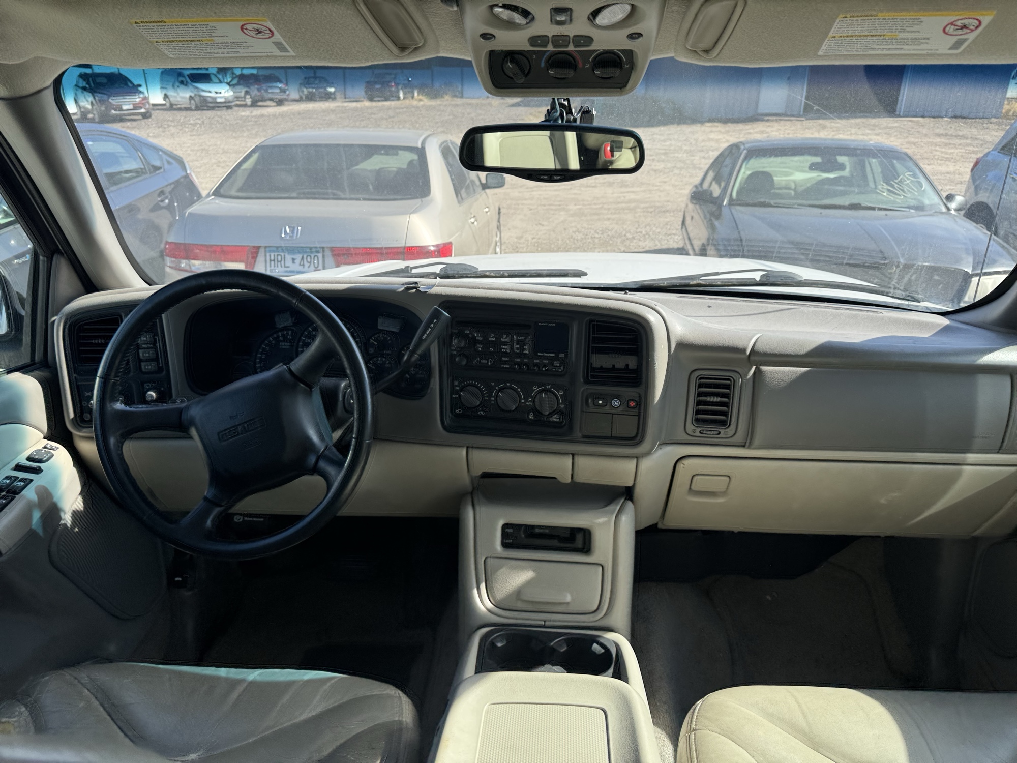 2002 gmc yukon 4wd with 268752 miles for sale near Elk River, Minnesota 106679_34_whole_dash.jpg