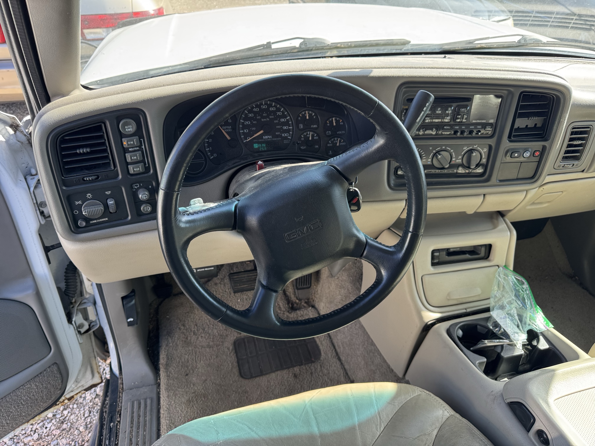 2002 gmc yukon 4wd with 268752 miles for sale near Elk River, Minnesota 106679_36_steering_wheel.jpg
