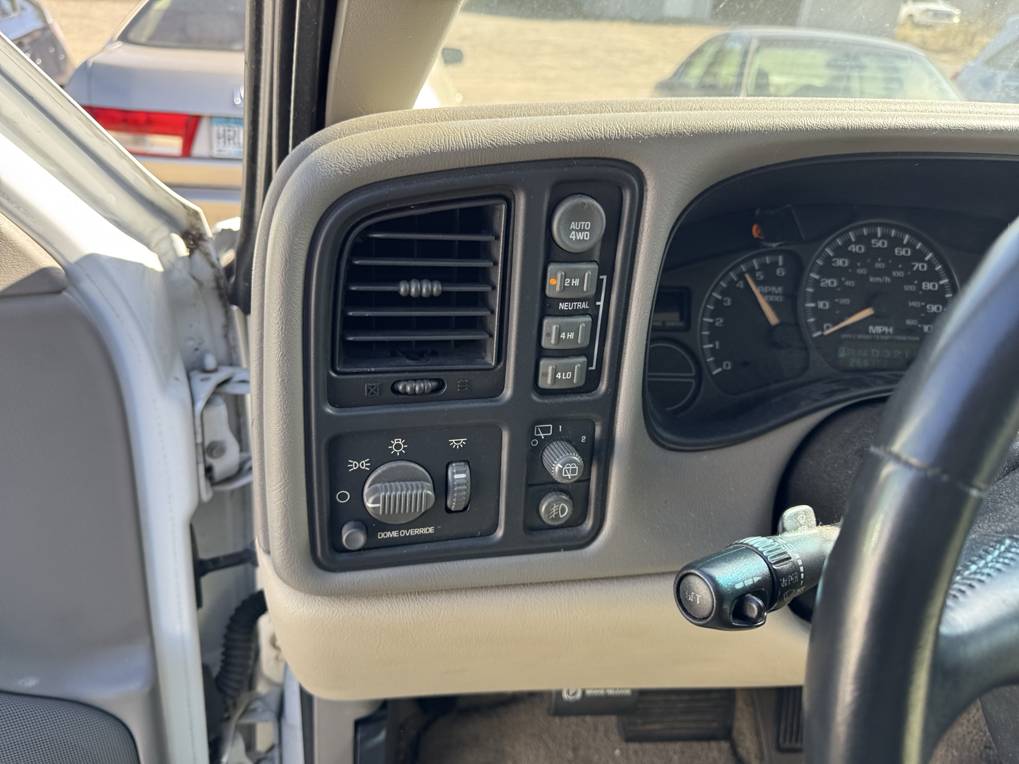 2002 gmc yukon 4wd with 268752 miles for sale near Elk River, Minnesota 106679_37_left_of_steering_wheel.jpg