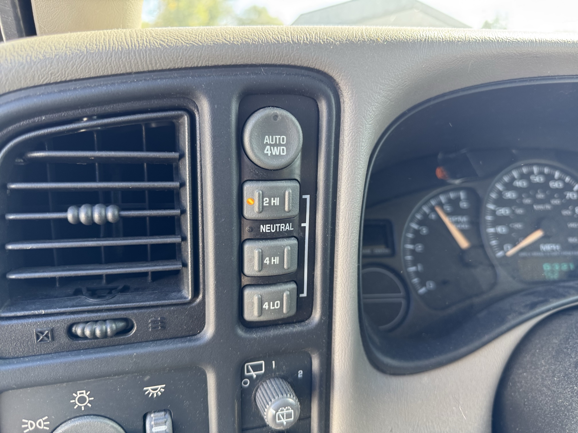 2002 gmc yukon 4wd with 268752 miles for sale near Elk River, Minnesota 106679_38_4x4_switch.jpg