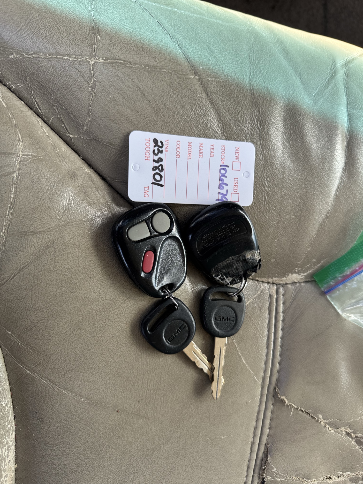 2002 gmc yukon 4wd with 268752 miles for sale near Elk River, Minnesota 106679_51_keys.jpg