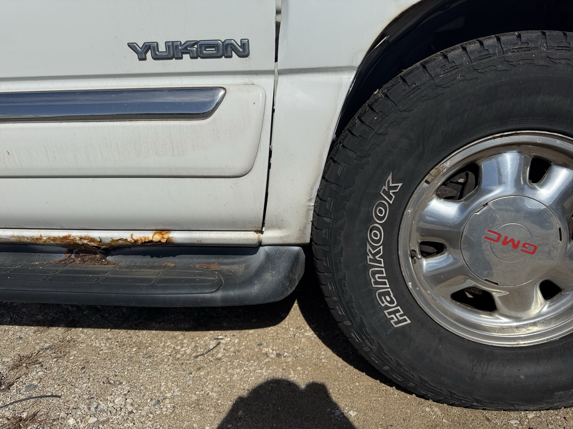 2002 gmc yukon 4wd with 268752 miles for sale near Elk River, Minnesota 106679_c01.jpg