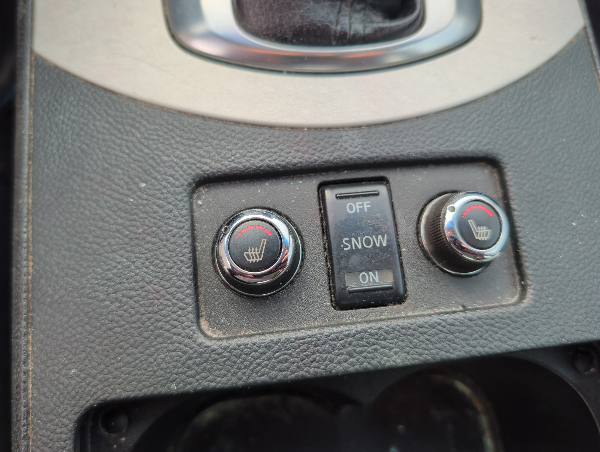 2009 infiniti g-sedan g37x-awd with 129749 miles for sale near Elk River, Minnesota 106681_42_heated_seat_switches.jpg