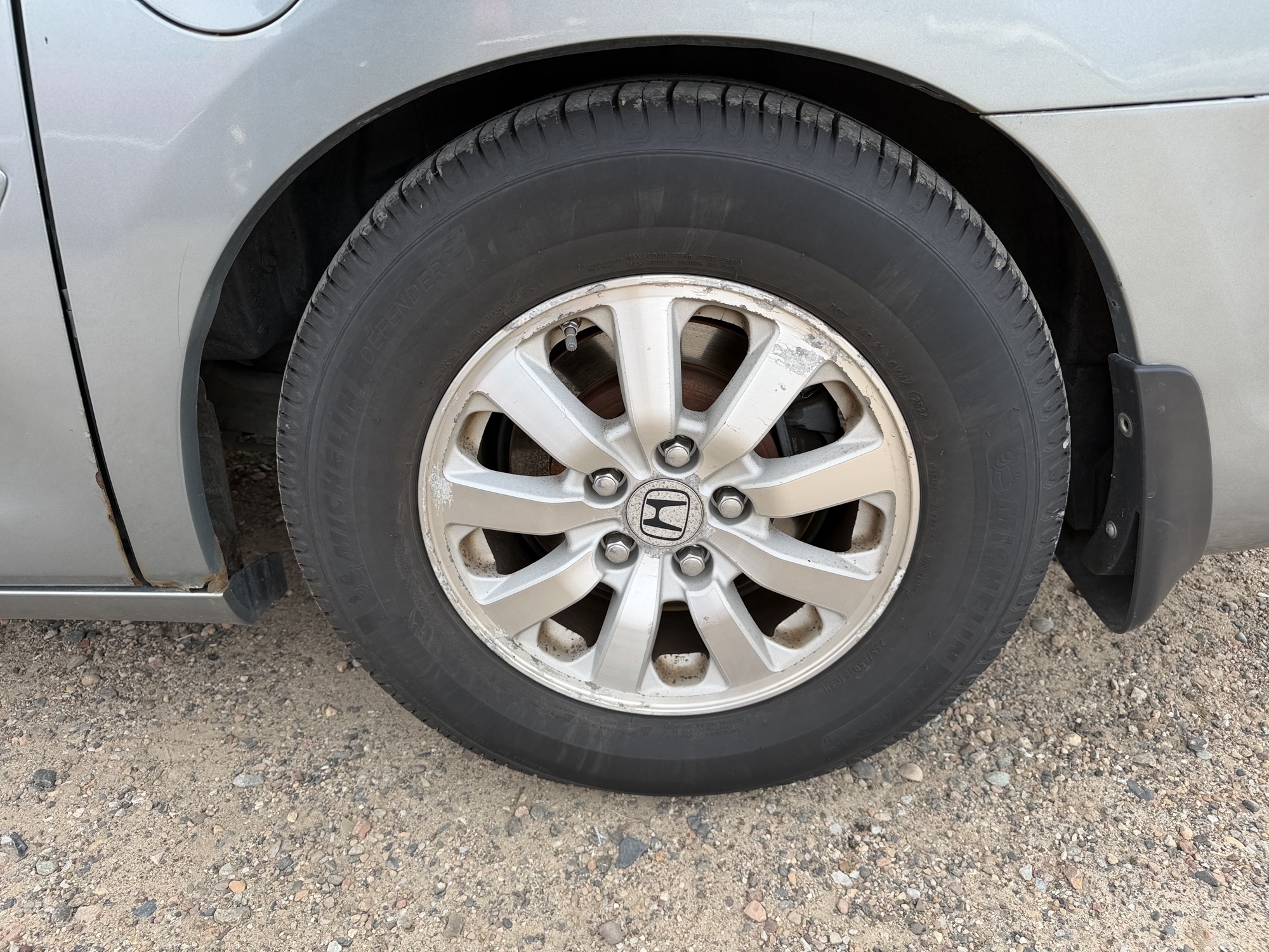 2009 honda odyssey with 273492 miles for sale near Elk River, Minnesota 106682_13_rear_drv_wheel.jpg