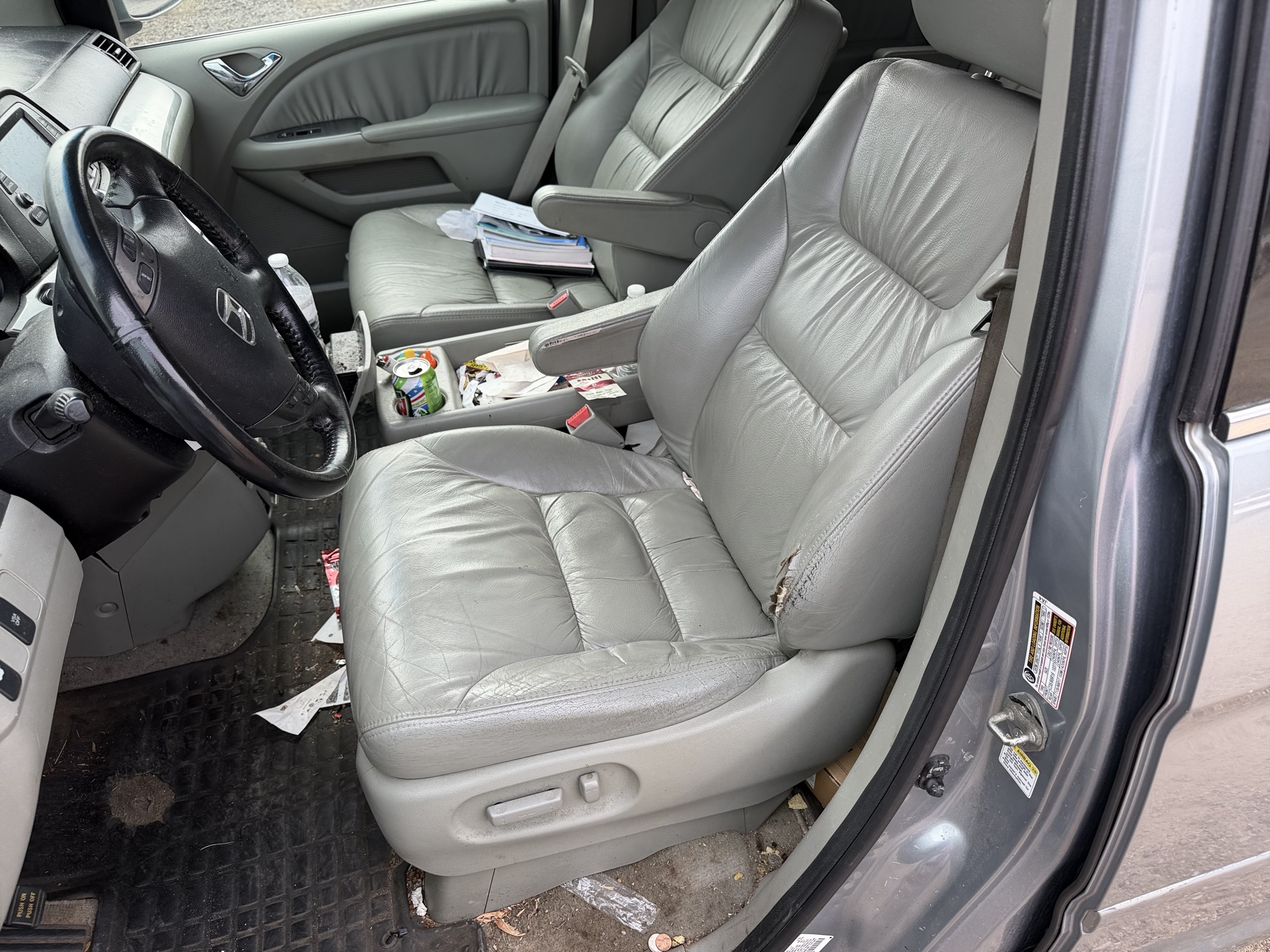 2009 honda odyssey with 273492 miles for sale near Elk River, Minnesota 106682_22_driver_seat.jpg