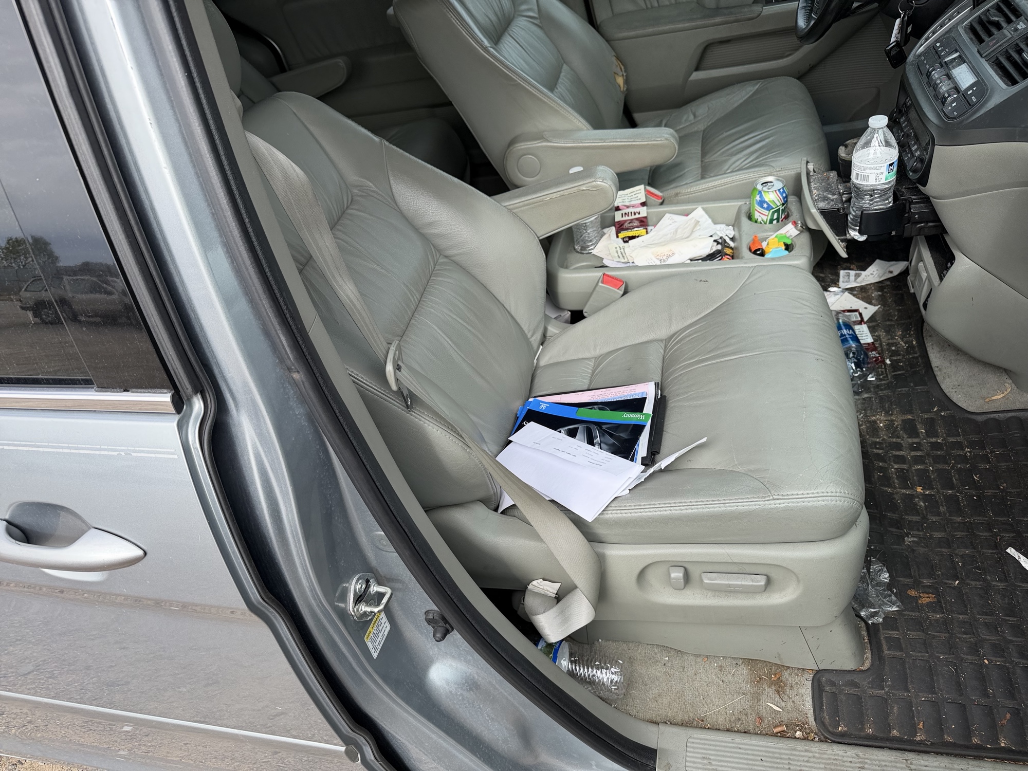 2009 honda odyssey with 273492 miles for sale near Elk River, Minnesota 106682_31_passenger_seat.jpg