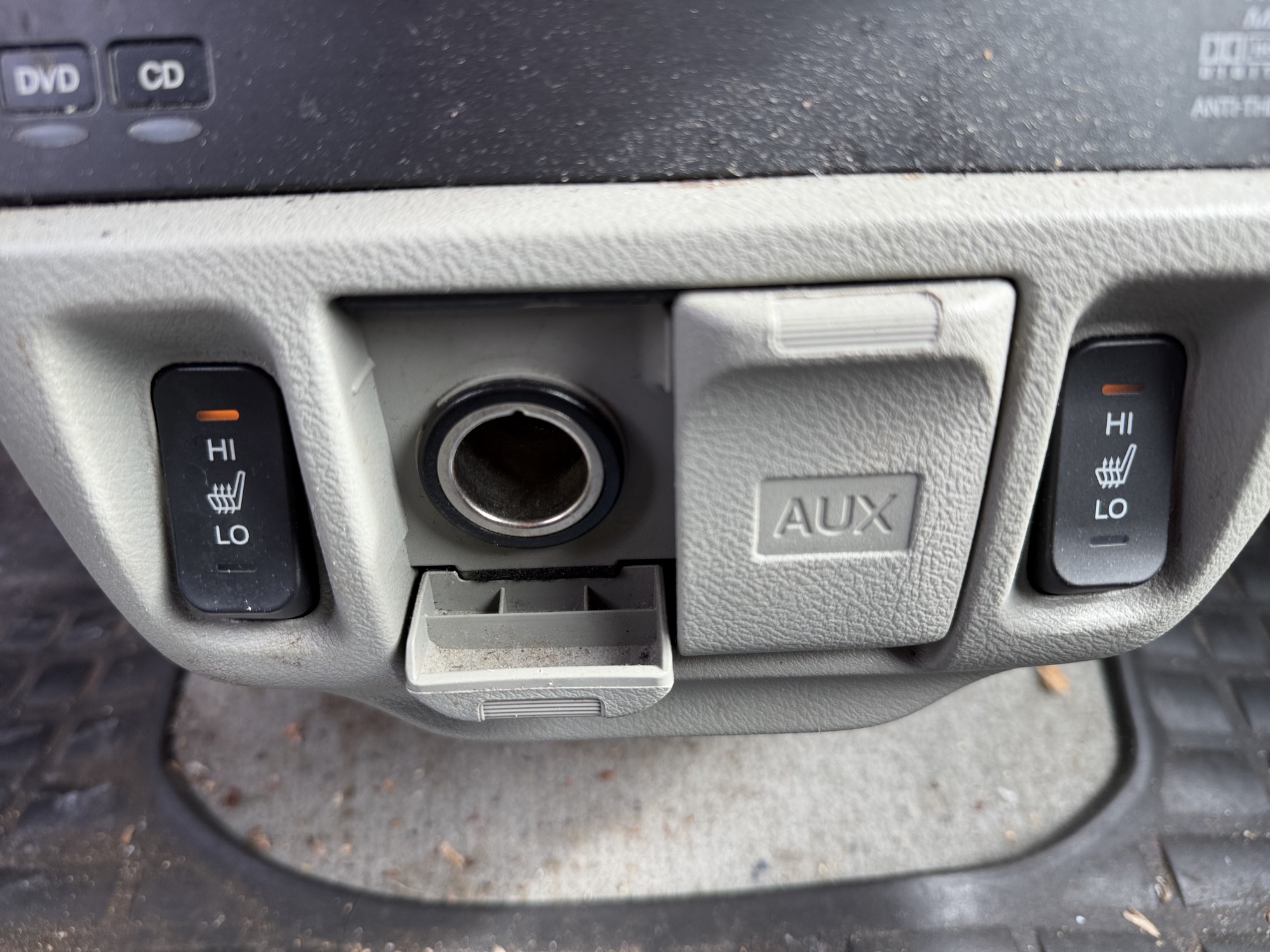 2009 honda odyssey with 273492 miles for sale near Elk River, Minnesota 106682_42_heated_seat_switches.jpg