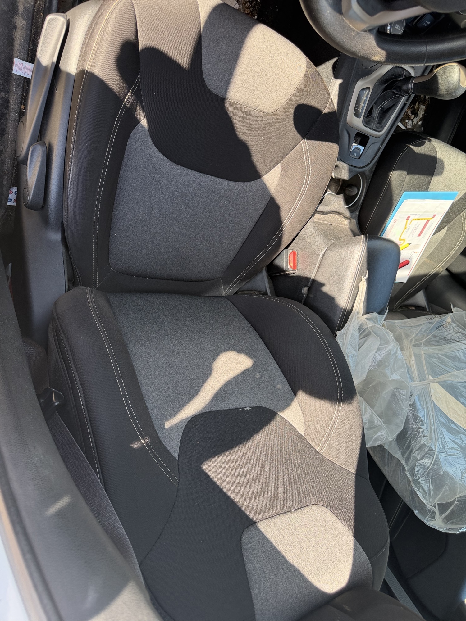 2015 jeep cherokee sport-4wd with 260455 miles for sale near St. Louis, Missouri 106683_22_driver_seat.jpg
