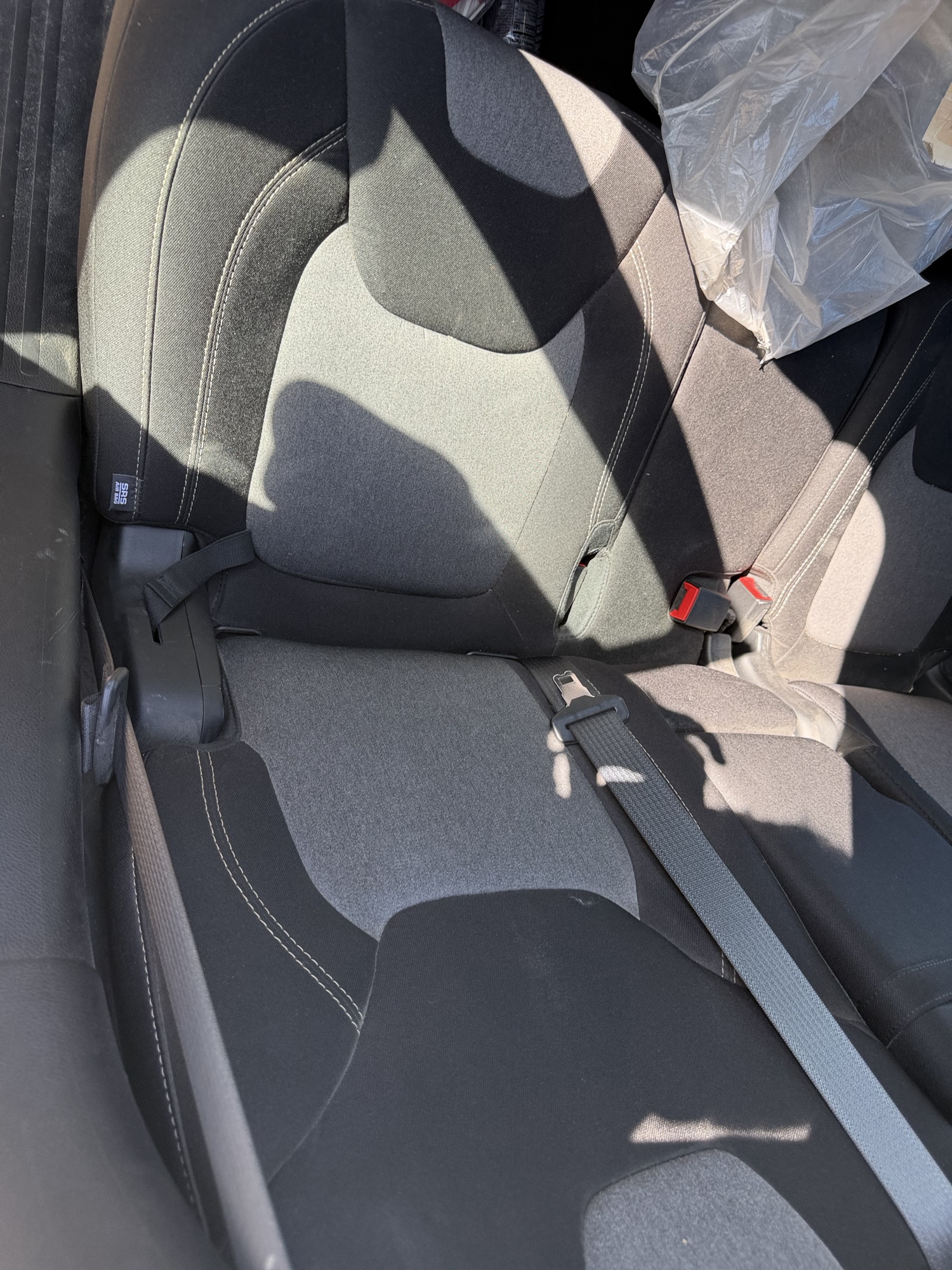 2015 jeep cherokee sport-4wd with 260455 miles for sale near St. Louis, Missouri 106683_24_drv_rear_seat.jpg
