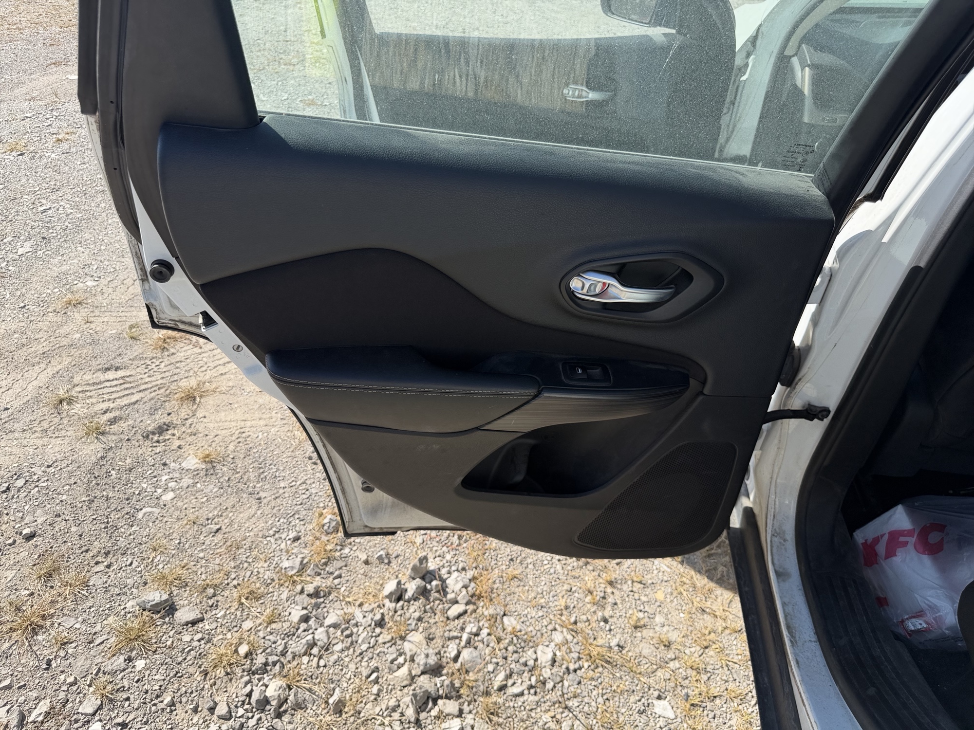 2015 jeep cherokee sport-4wd with 260455 miles for sale near St. Louis, Missouri 106683_25_drv_rear_door_panel.jpg