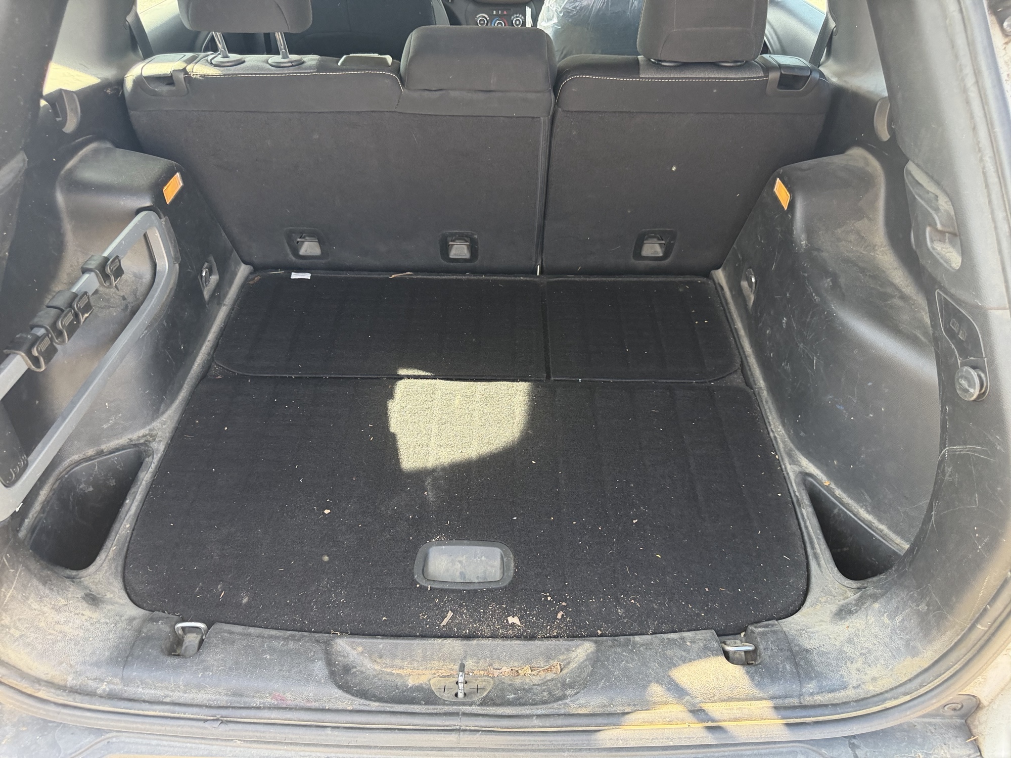 2015 jeep cherokee sport-4wd with 260455 miles for sale near St. Louis, Missouri 106683_26_trunk.jpg