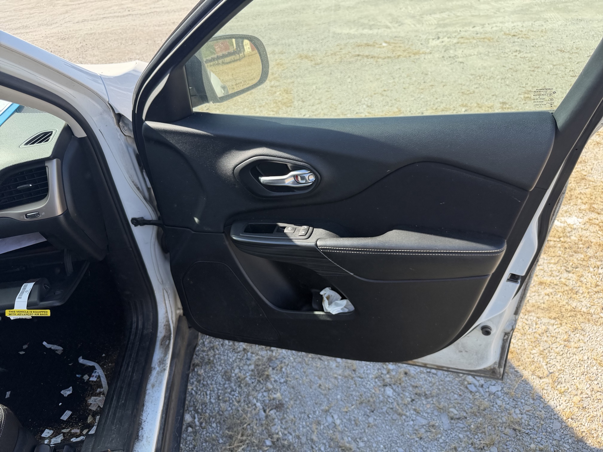 2015 jeep cherokee sport-4wd with 260455 miles for sale near St. Louis, Missouri 106683_32_passenger_door_panel.jpg