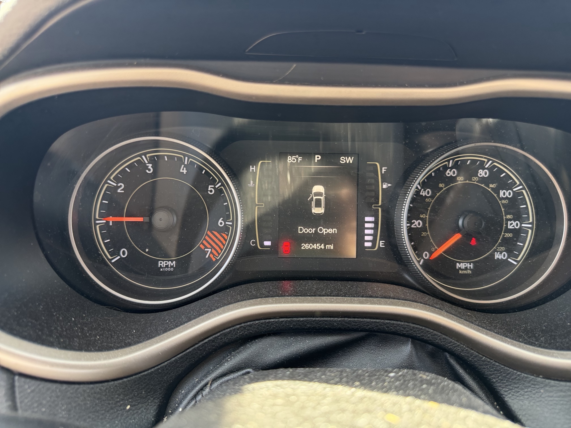 2015 jeep cherokee sport-4wd with 260455 miles for sale near St. Louis, Missouri 106683_43_gauge_cluster.jpg