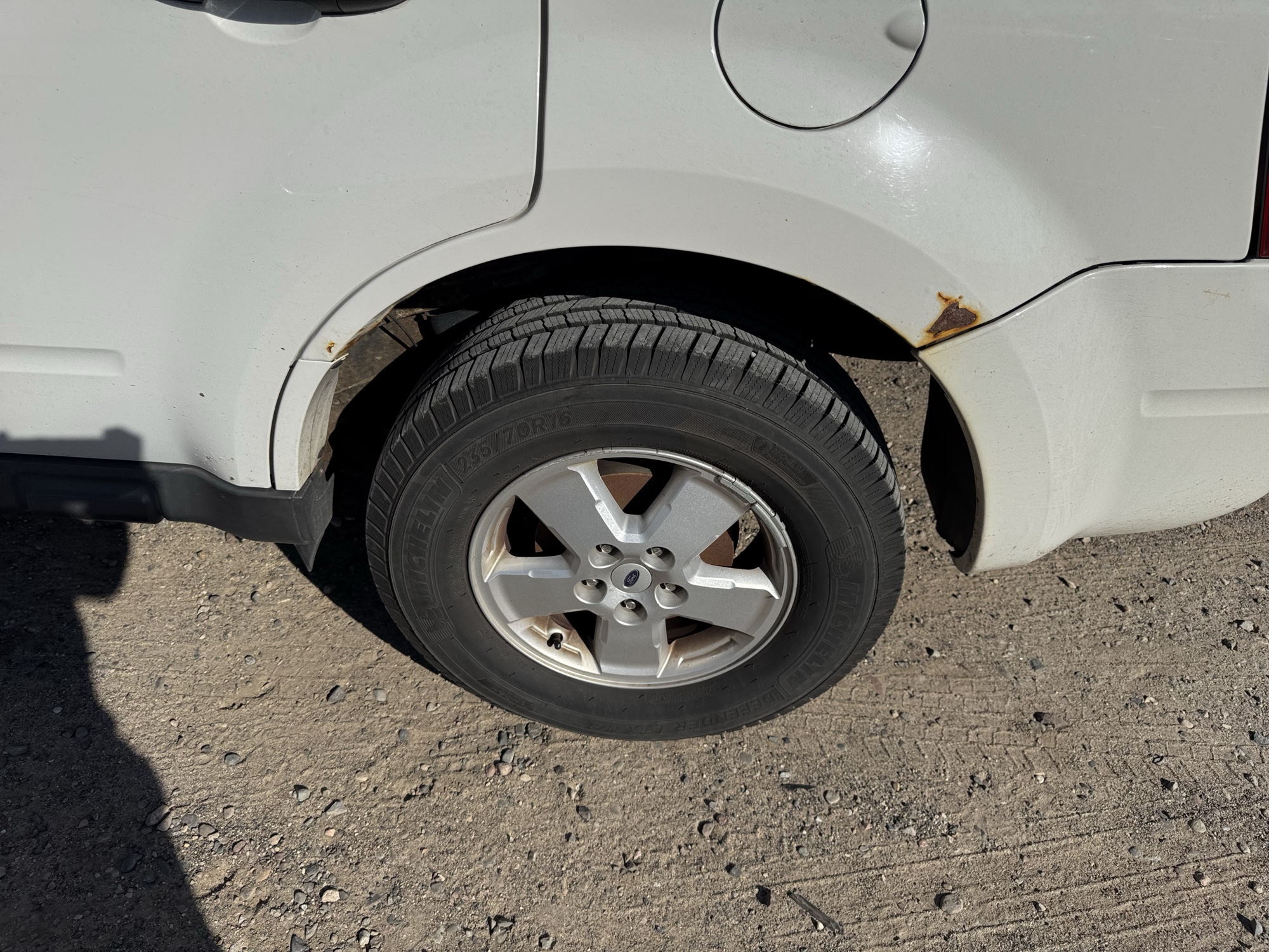 2009 ford escape xlt-fwd-v6 with 165967 miles for sale near Elk River, Minnesota 106684_13_rear_drv_wheel.jpg