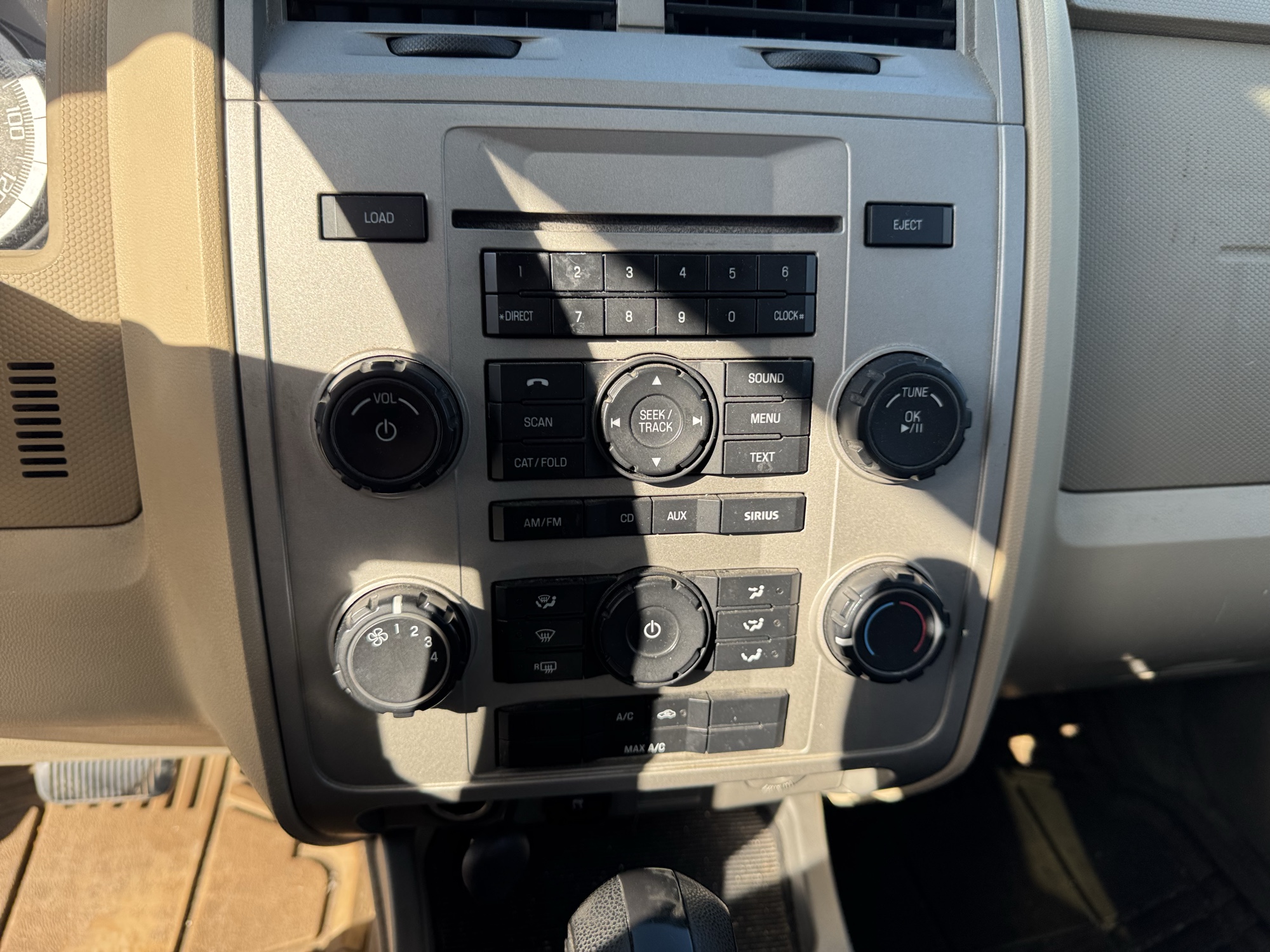 2009 ford escape xlt-fwd-v6 with 165967 miles for sale near Elk River, Minnesota 106684_39_radio_closeup.jpg