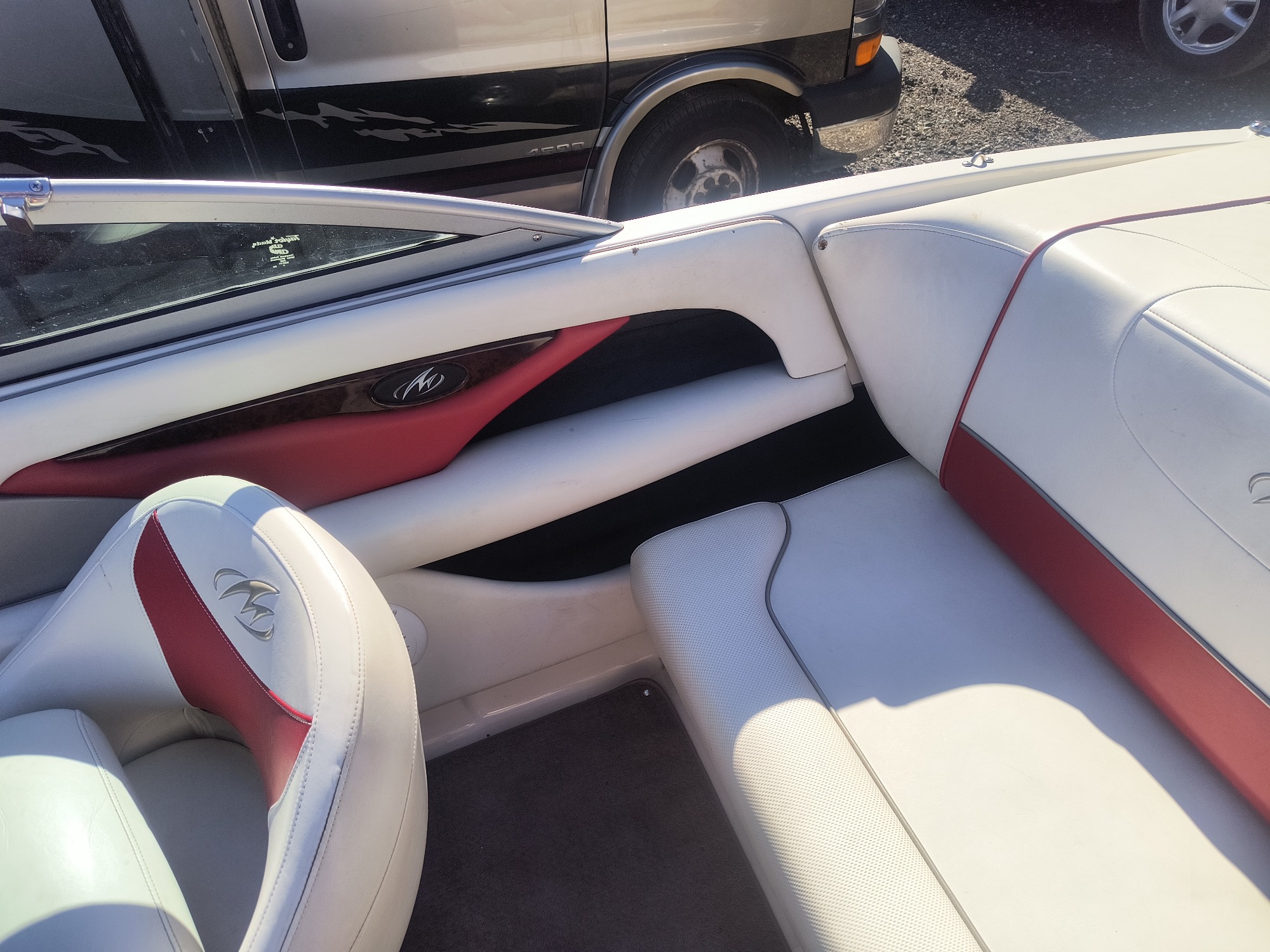 2004 monterey 190-liner-series for sale near Elk River, Minnesota 106686_25_drv_rear_door_panel.jpg