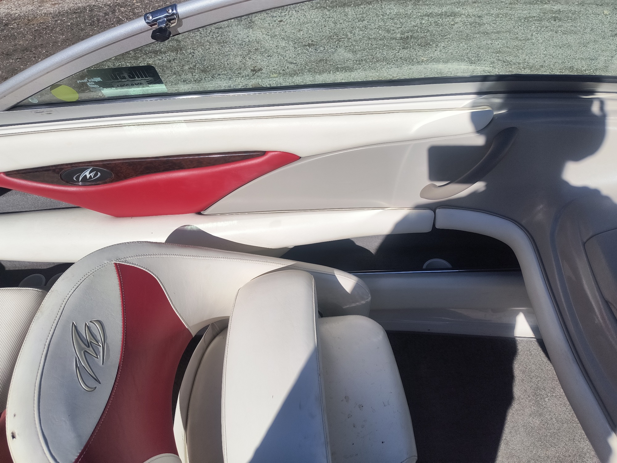 2004 monterey 190-liner-series for sale near Elk River, Minnesota 106686_32_passenger_door_panel.jpg