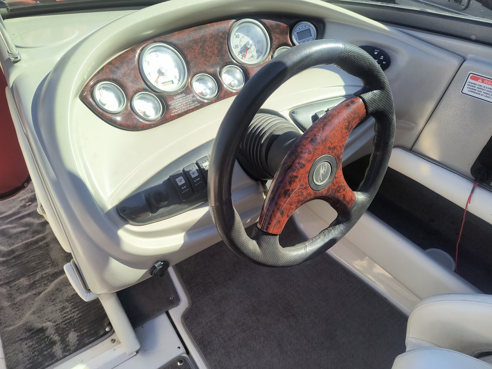 2004 monterey 190-liner-series for sale near Elk River, Minnesota 106686_37_left_of_steering_wheel.jpg