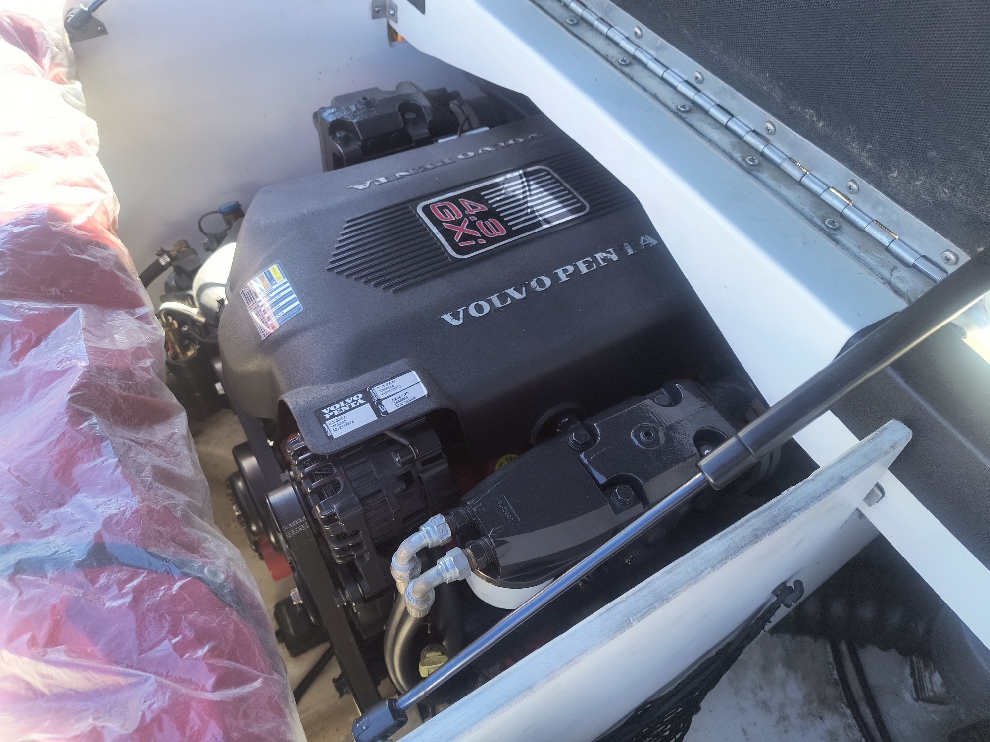 2004 monterey 190-liner-series for sale near Elk River, Minnesota 106686_50_oil_dipstick.jpg