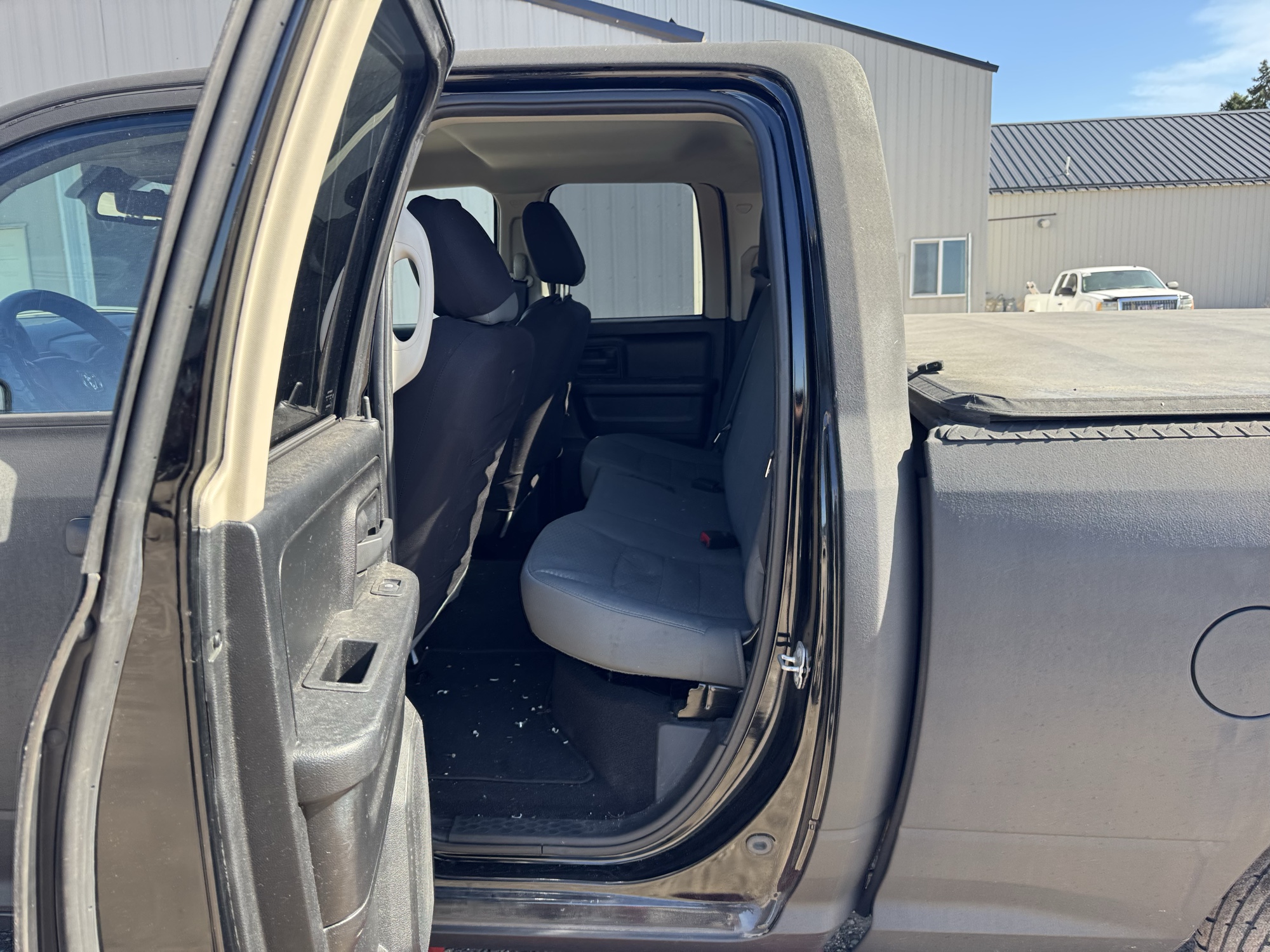 2014 ram 1500 tradesman-quad-cab-4wd with 109498 miles for sale near Elk River, Minnesota 106687_24_drv_rear_seat.jpg