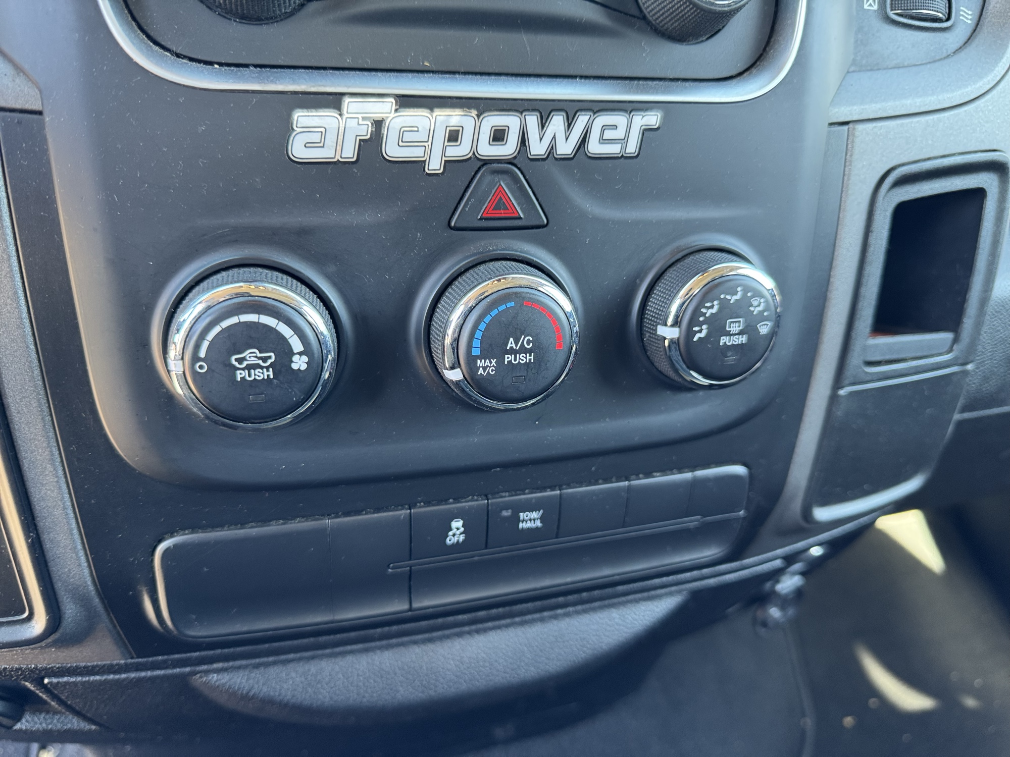 2014 ram 1500 tradesman-quad-cab-4wd with 109498 miles for sale near Elk River, Minnesota 106687_40_climate_control.jpg