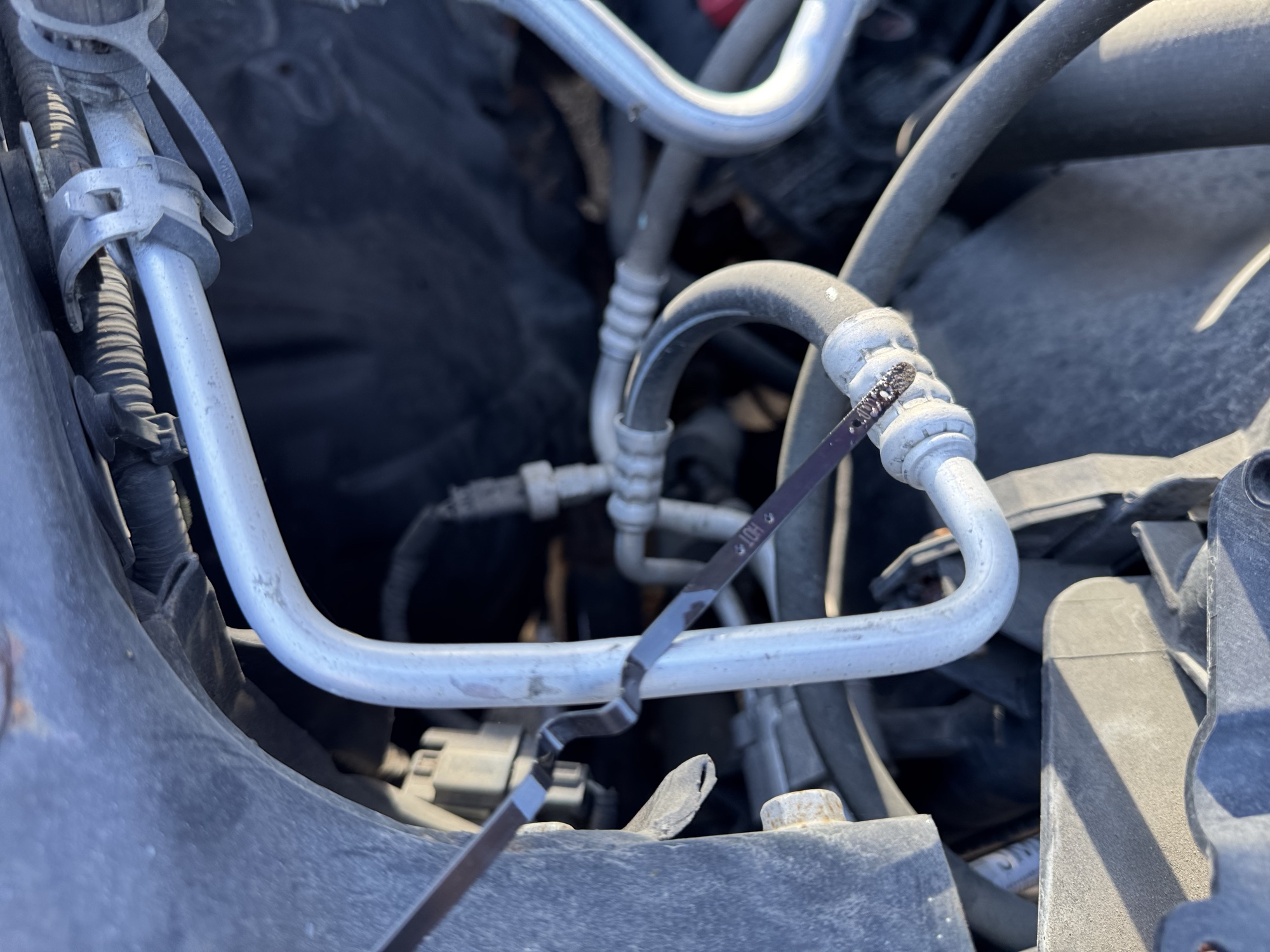 2014 ram 1500 tradesman-quad-cab-4wd with 109498 miles for sale near Elk River, Minnesota 106687_50_oil_dipstick.jpg